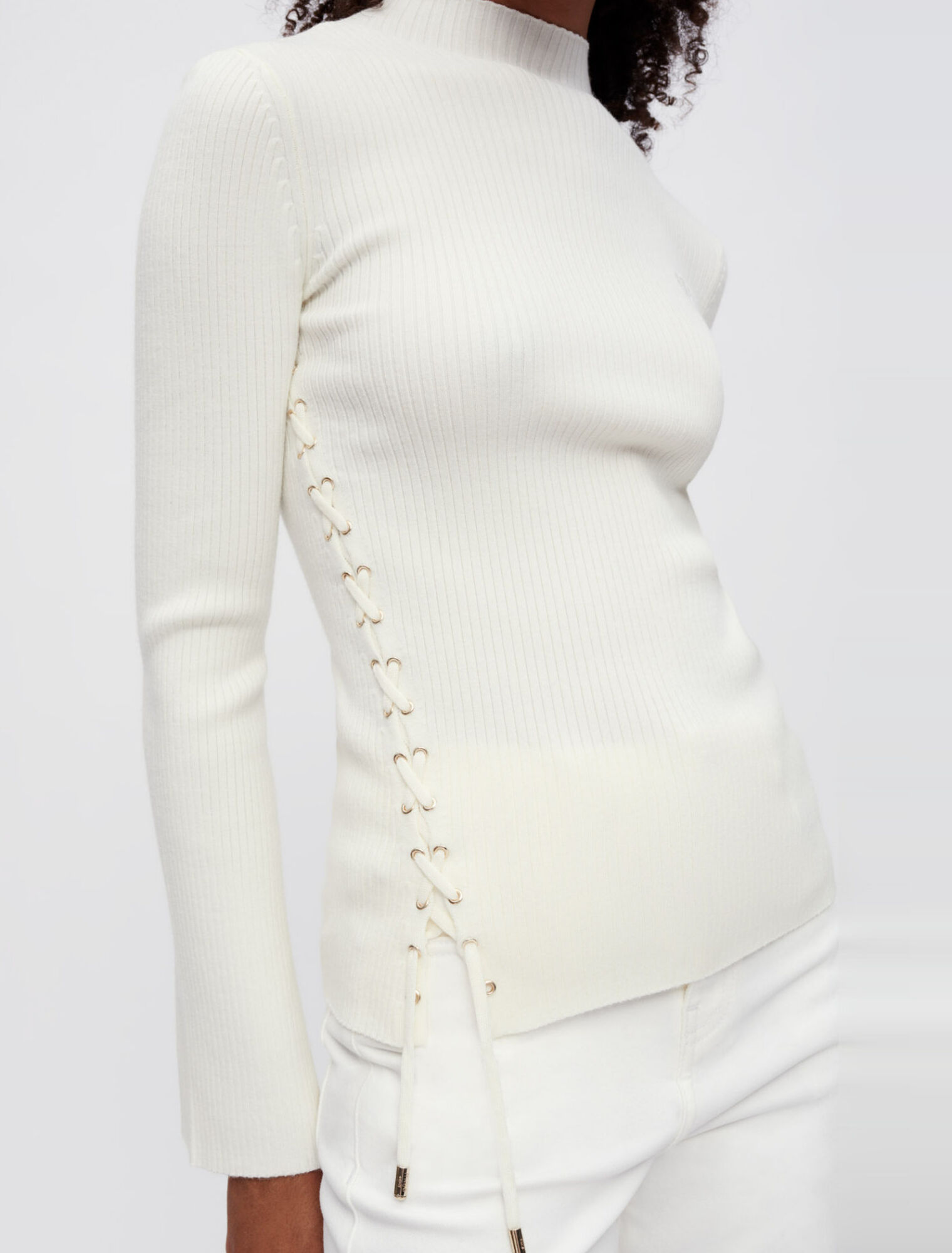 Ribbed jumper with gold metal eyelets