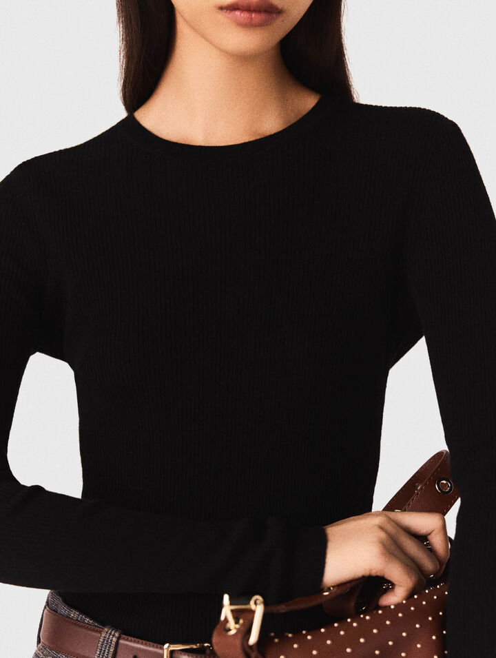 Second-skin round-neck jumper