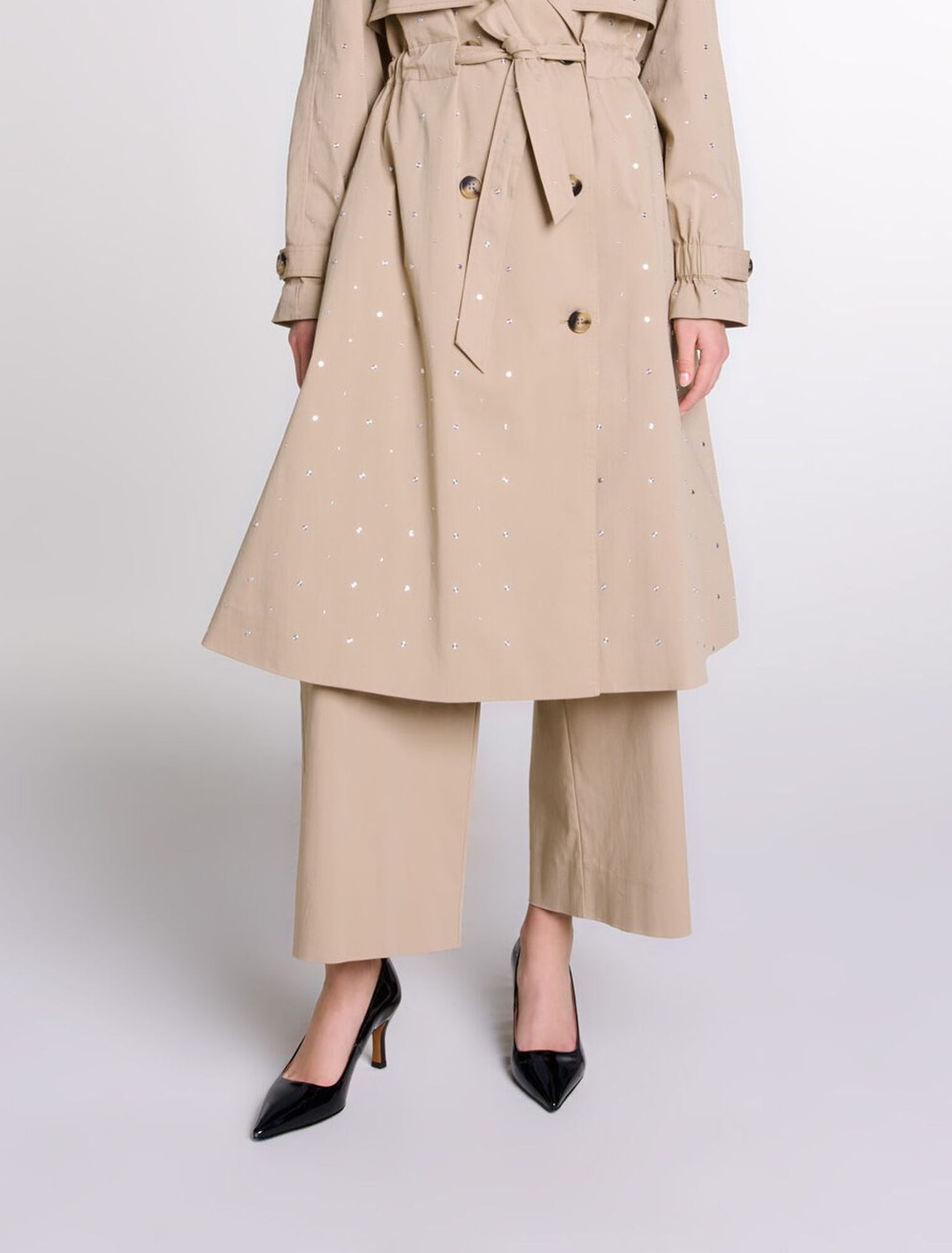 Leather pumps with pointed toes