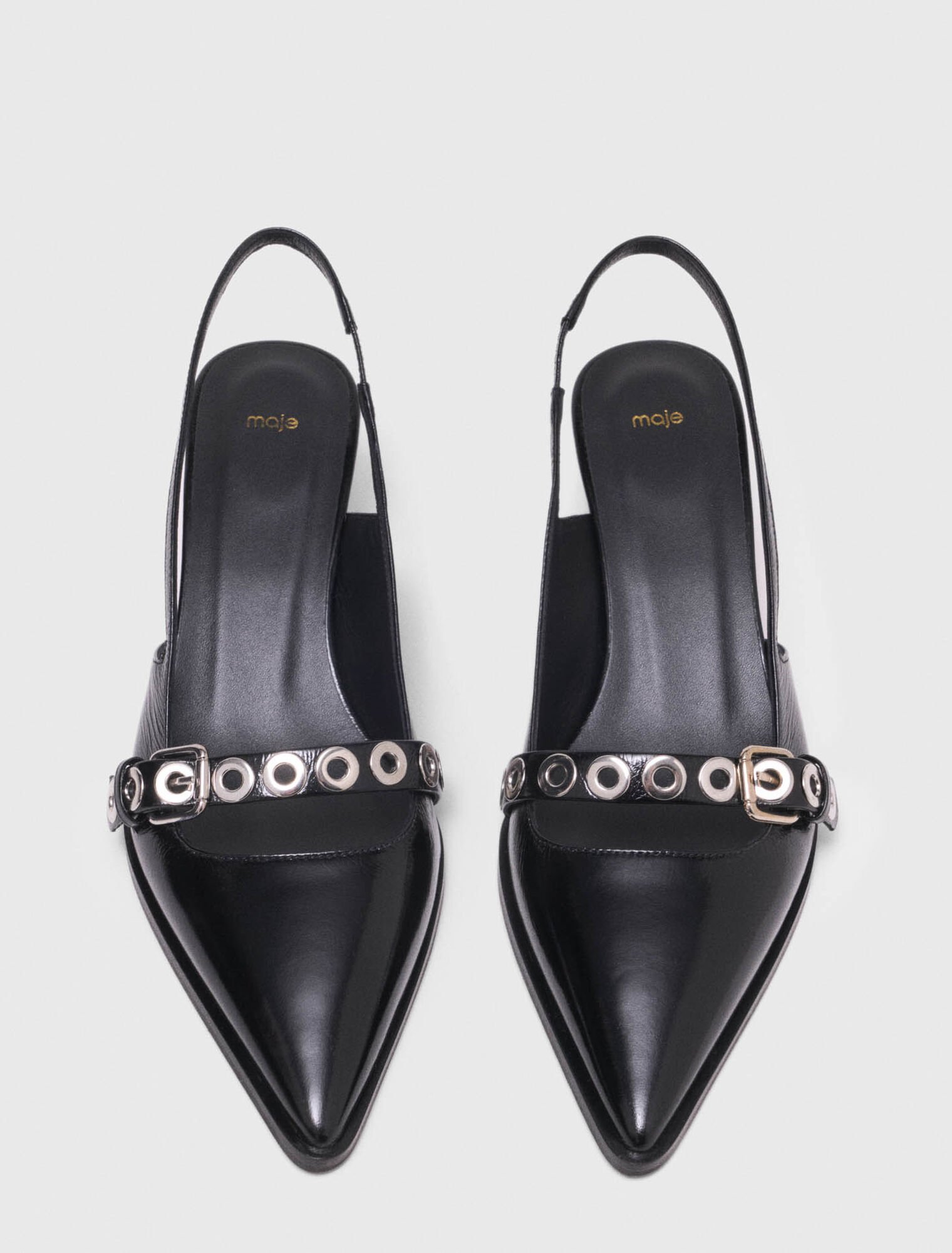 Leather pumps with eyelet strap