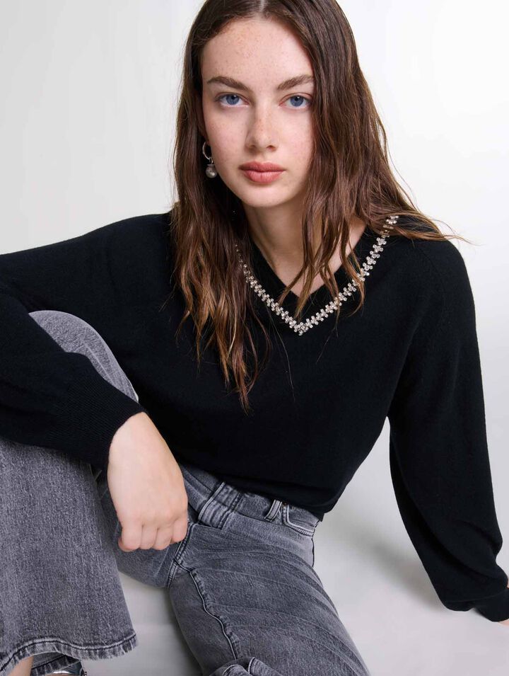 Knit jumper with rhinestone neck