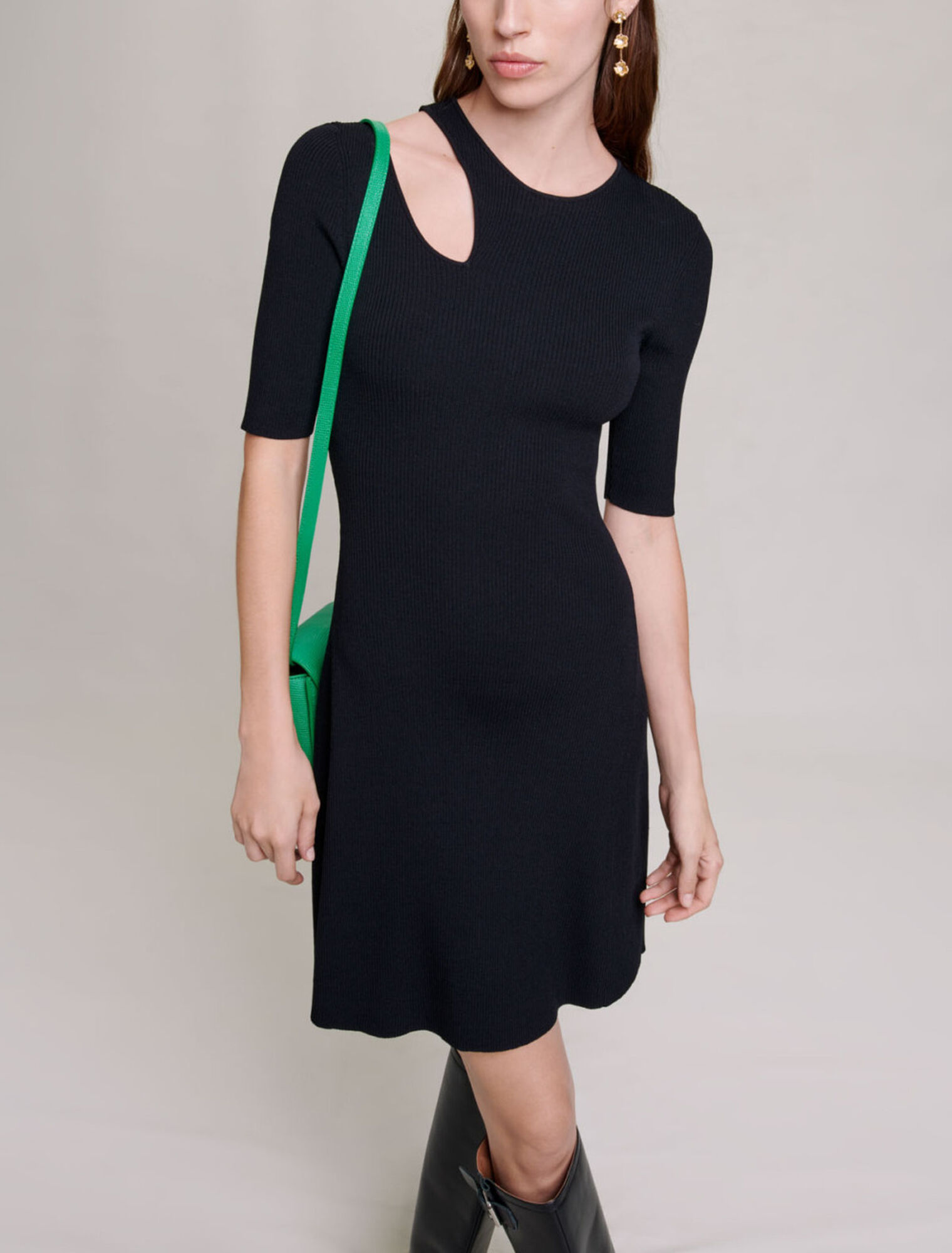 Knit dress with cut-out at the shoulder