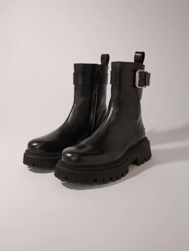 Leather ankle boots with buckles