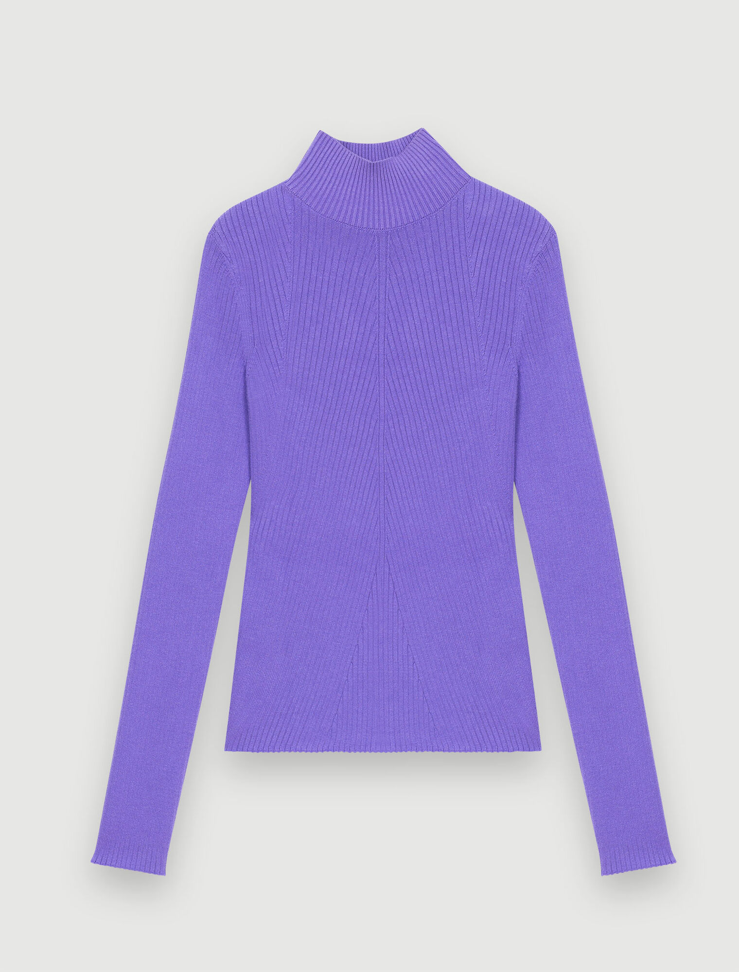 Close-fitting mock-neck jumper