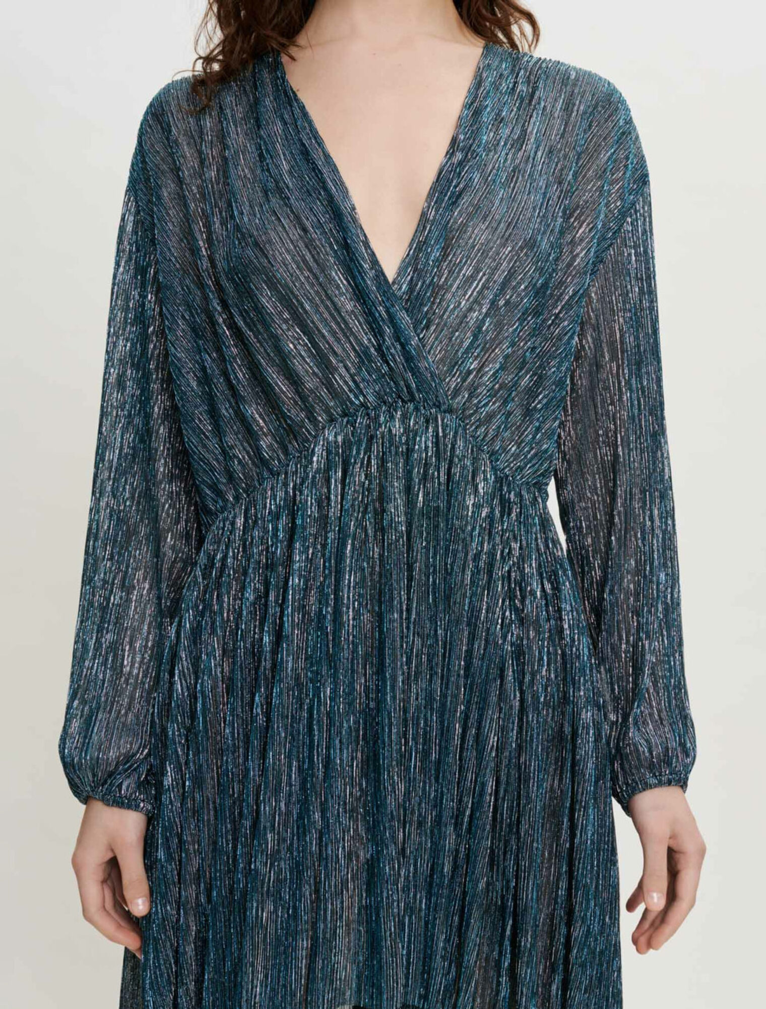 Fully pleated dress with shimmer
