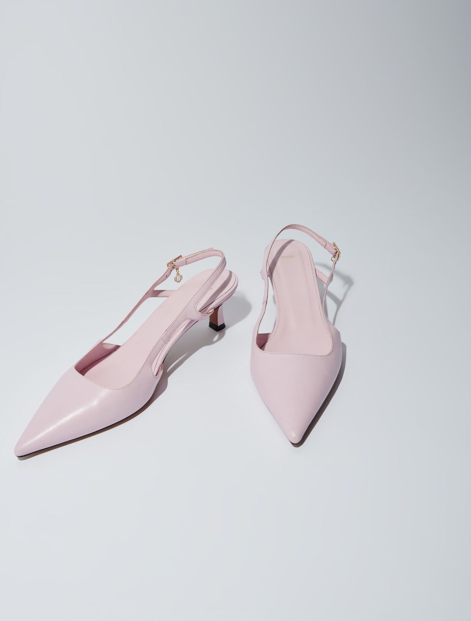 Pointed leather pumps