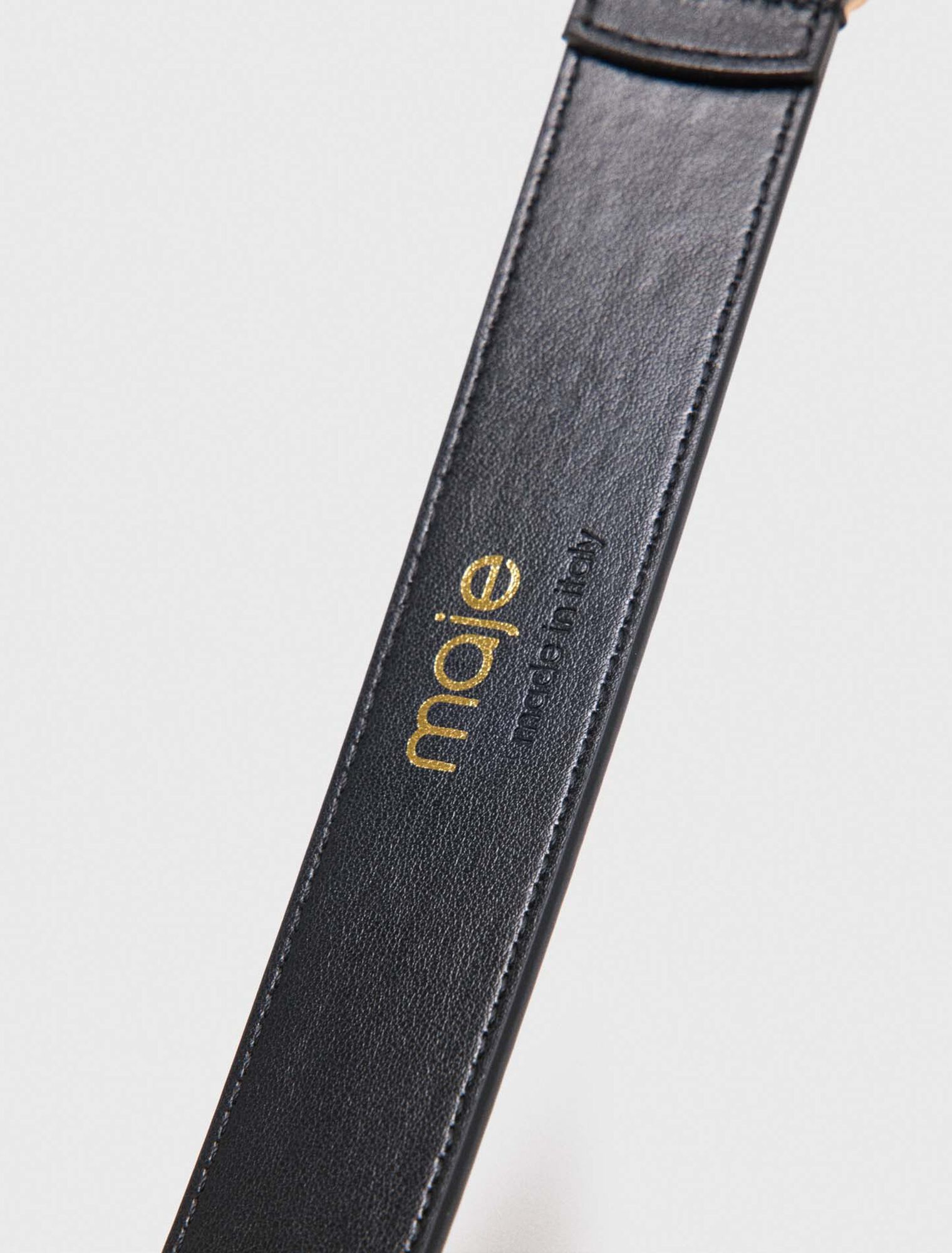 Leather belt with oval buckle