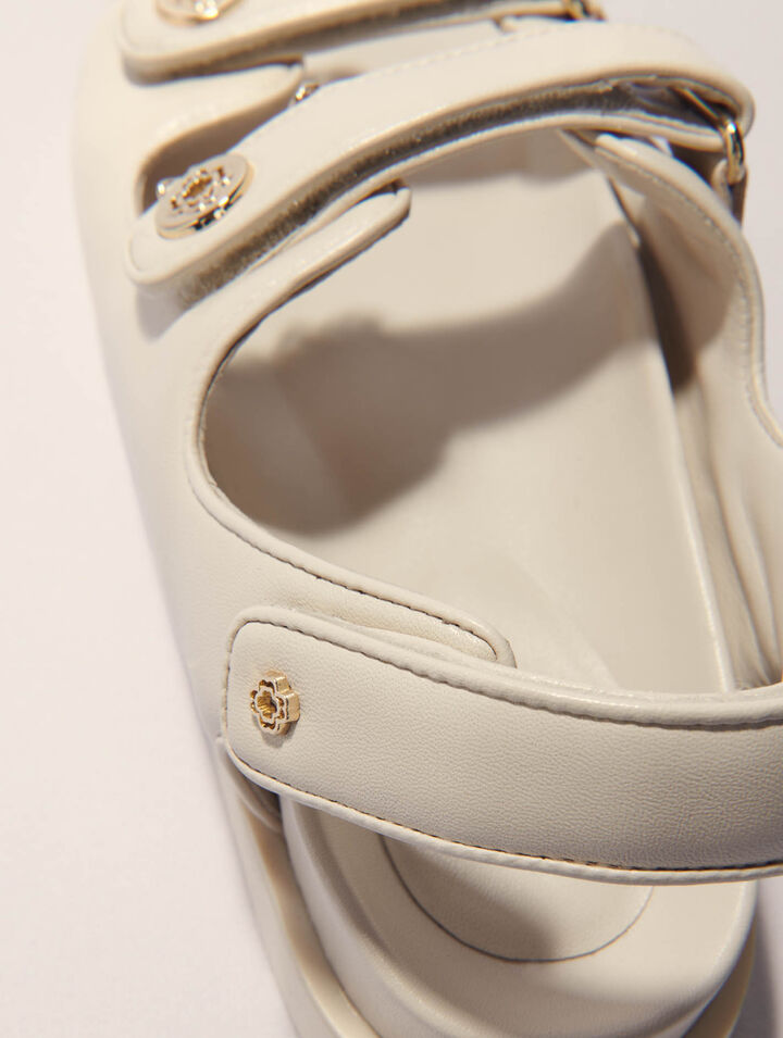 Flat leather sandals