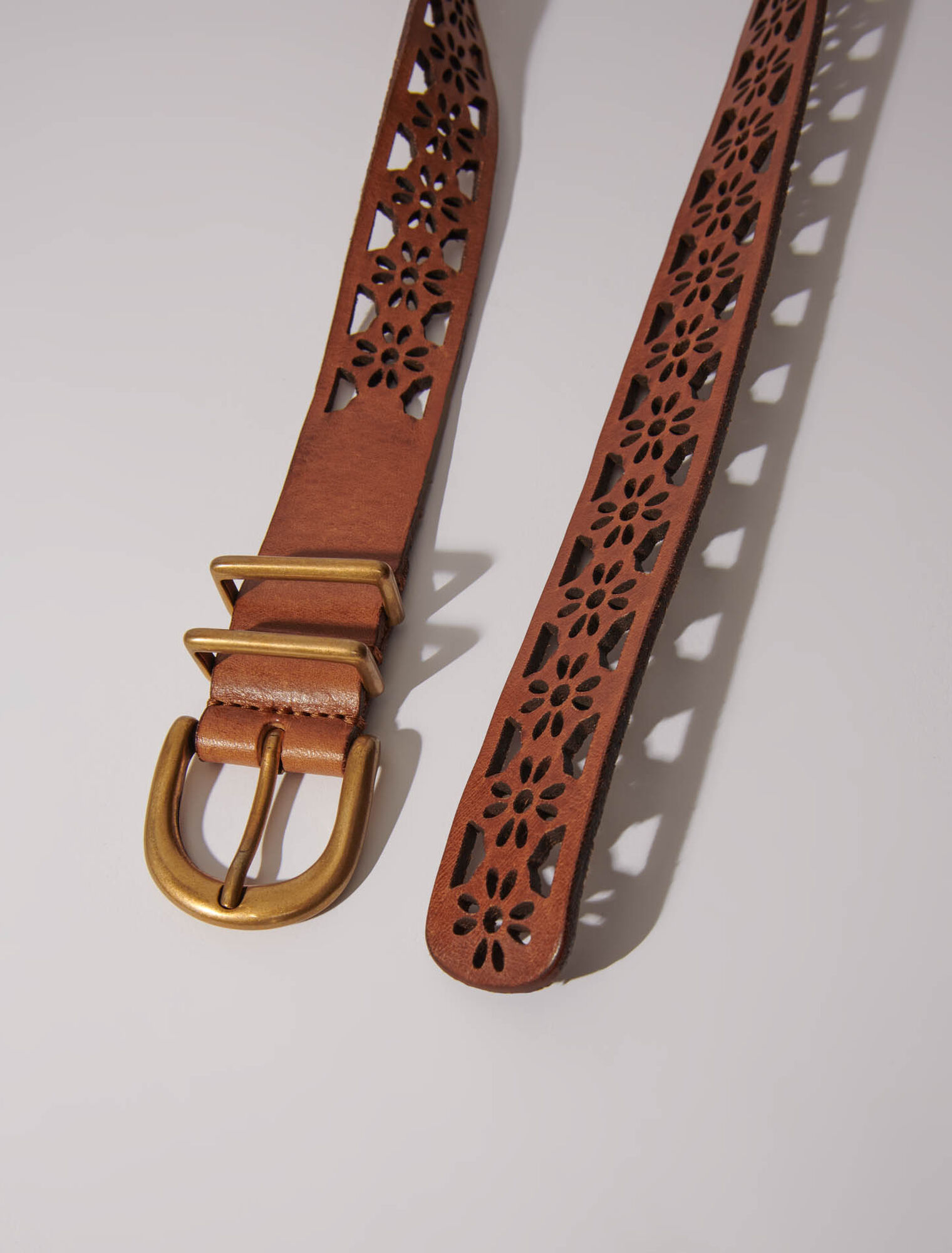 Leather belt with flower detail