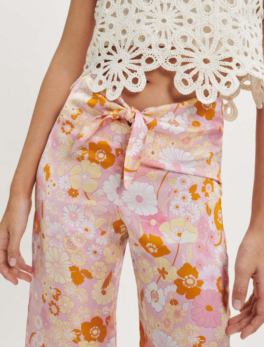 AMERI　FLOWER PRINT VELOUR PANTS　M Ameri（アメリ）の「UND FLOWER EMBROIDERY VELOUR PANTS