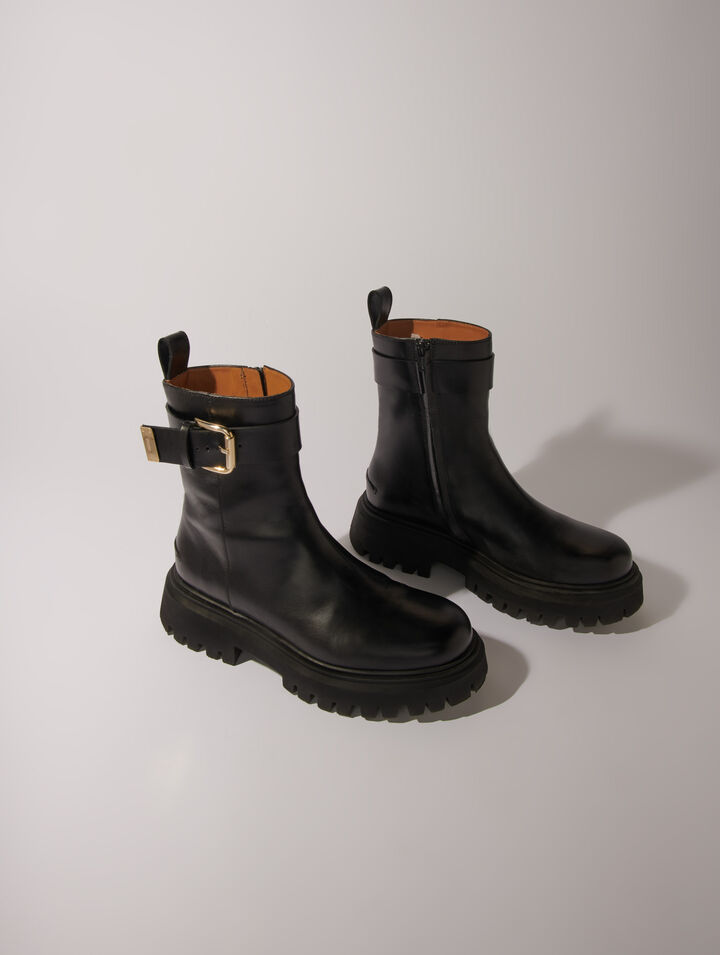 Leather ankle boots with buckles