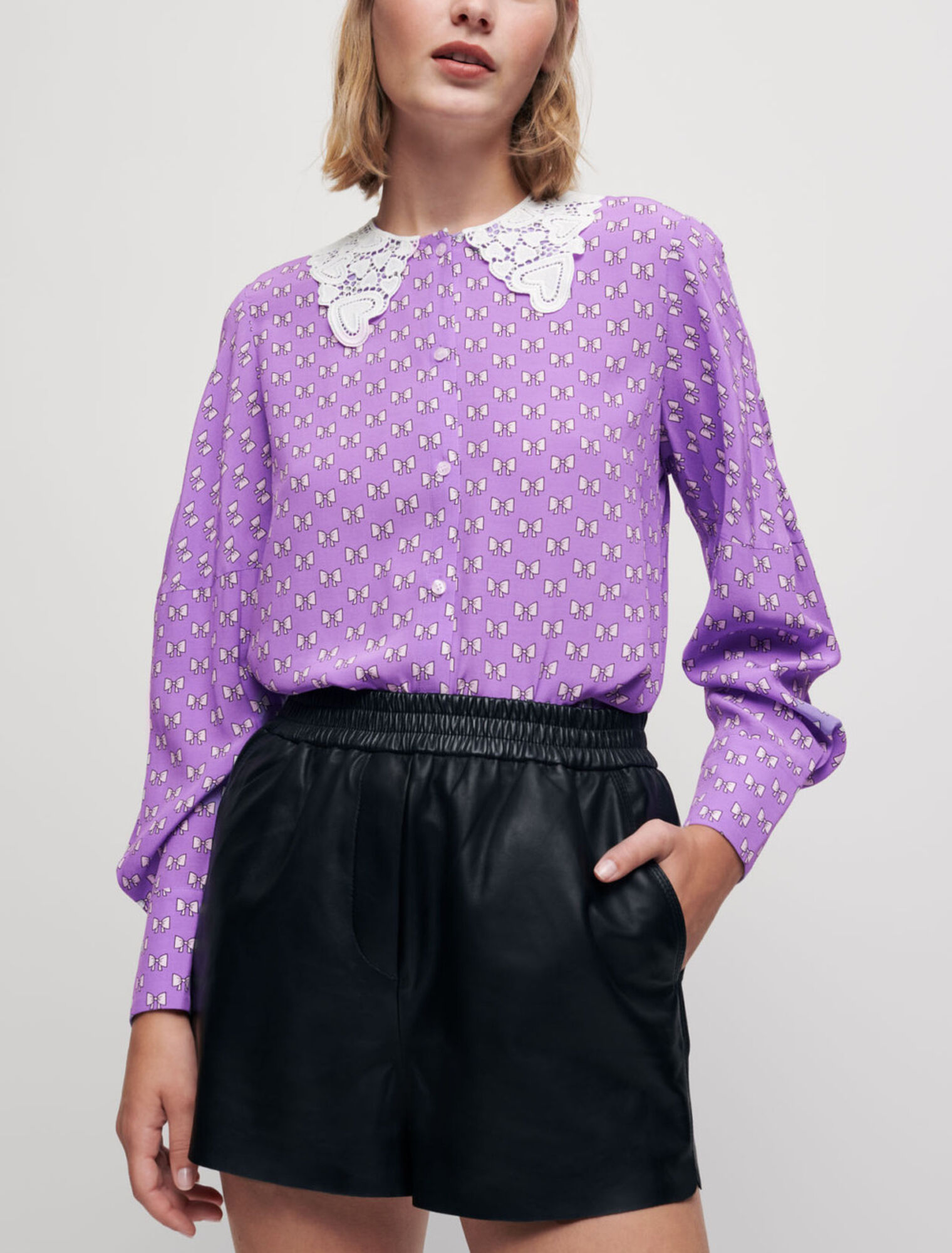 Bow print shirt with guipure collar