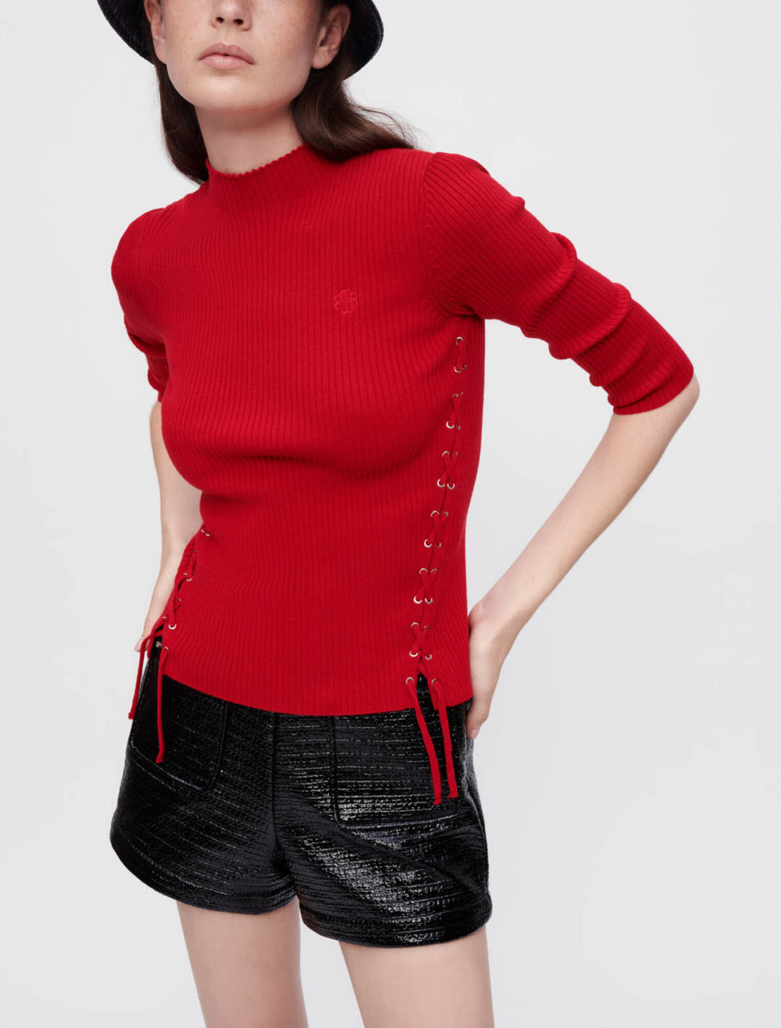 Close-fitting sweater with eyelets