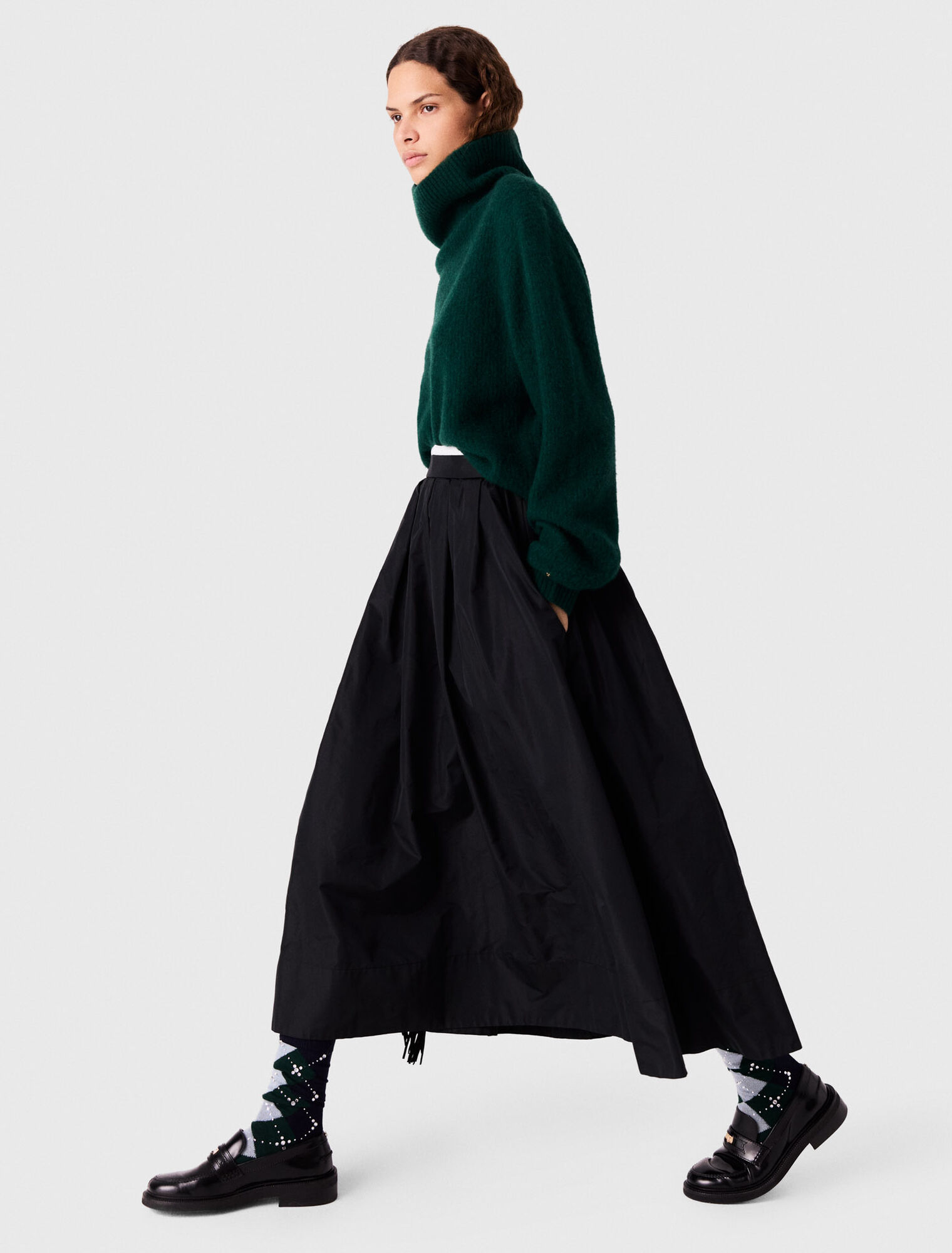 Long skirt with contrast waistband