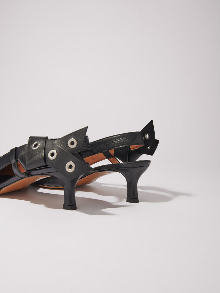Pointed pumps with bow detail