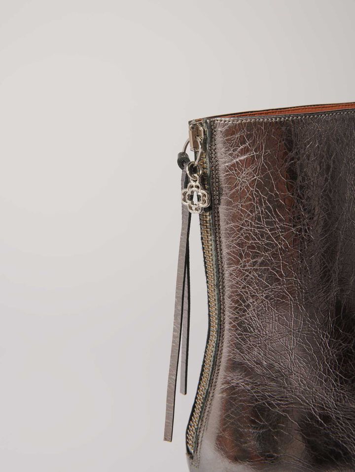 Metallic pointed-toe boots