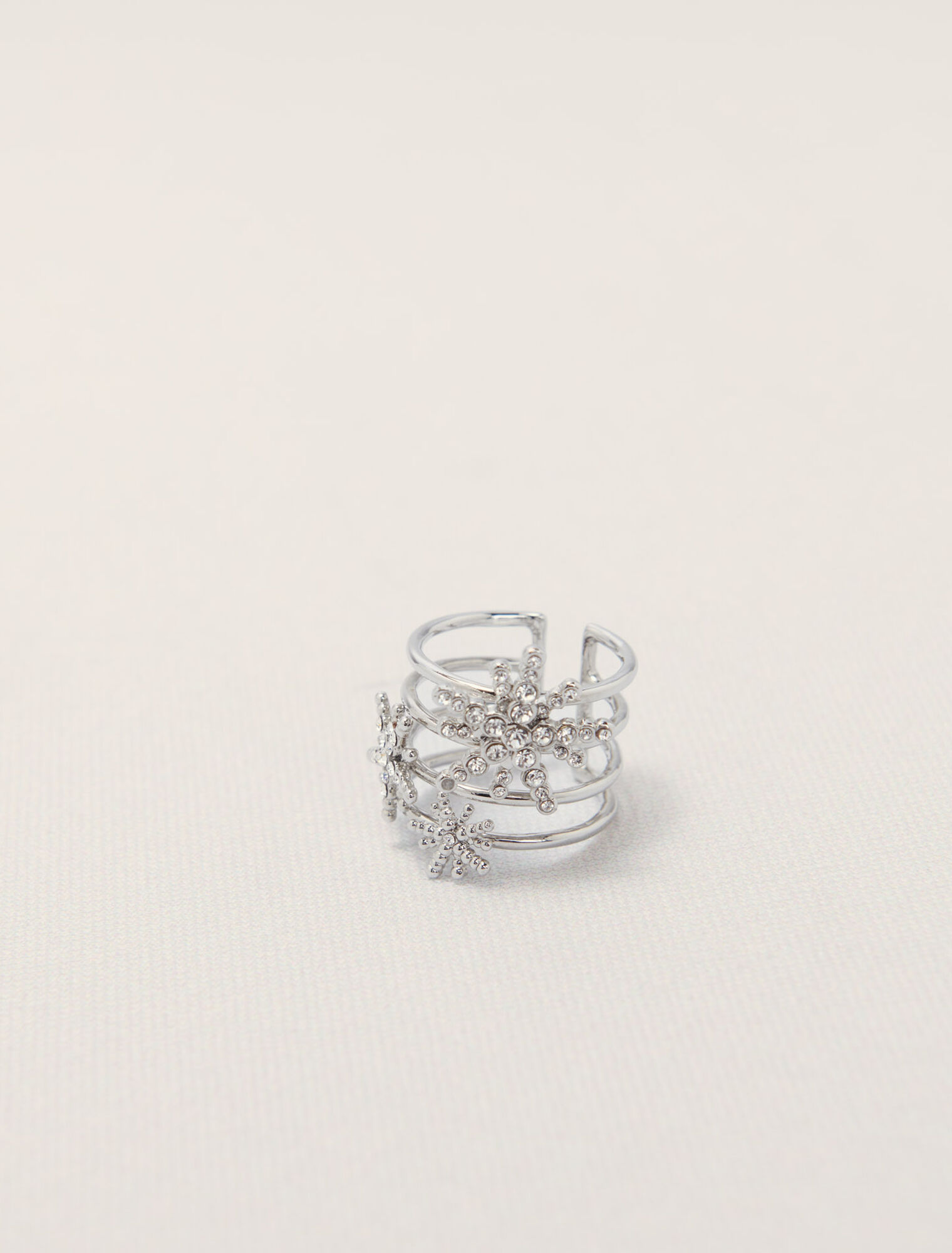 Rhinestone star ring