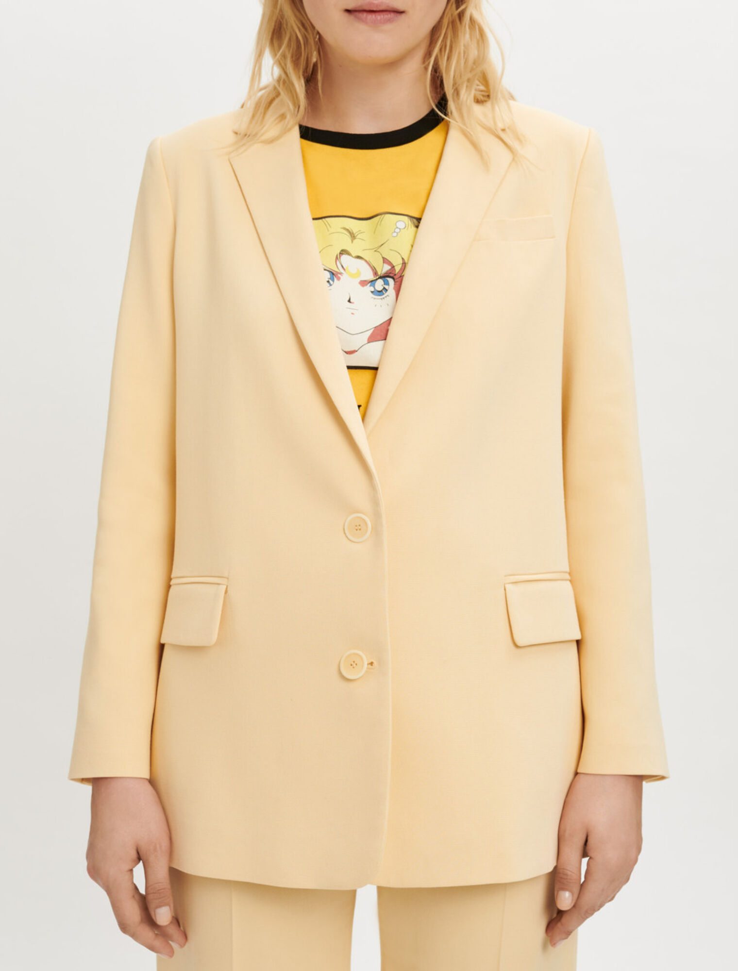 Loose-fitting suit jacket