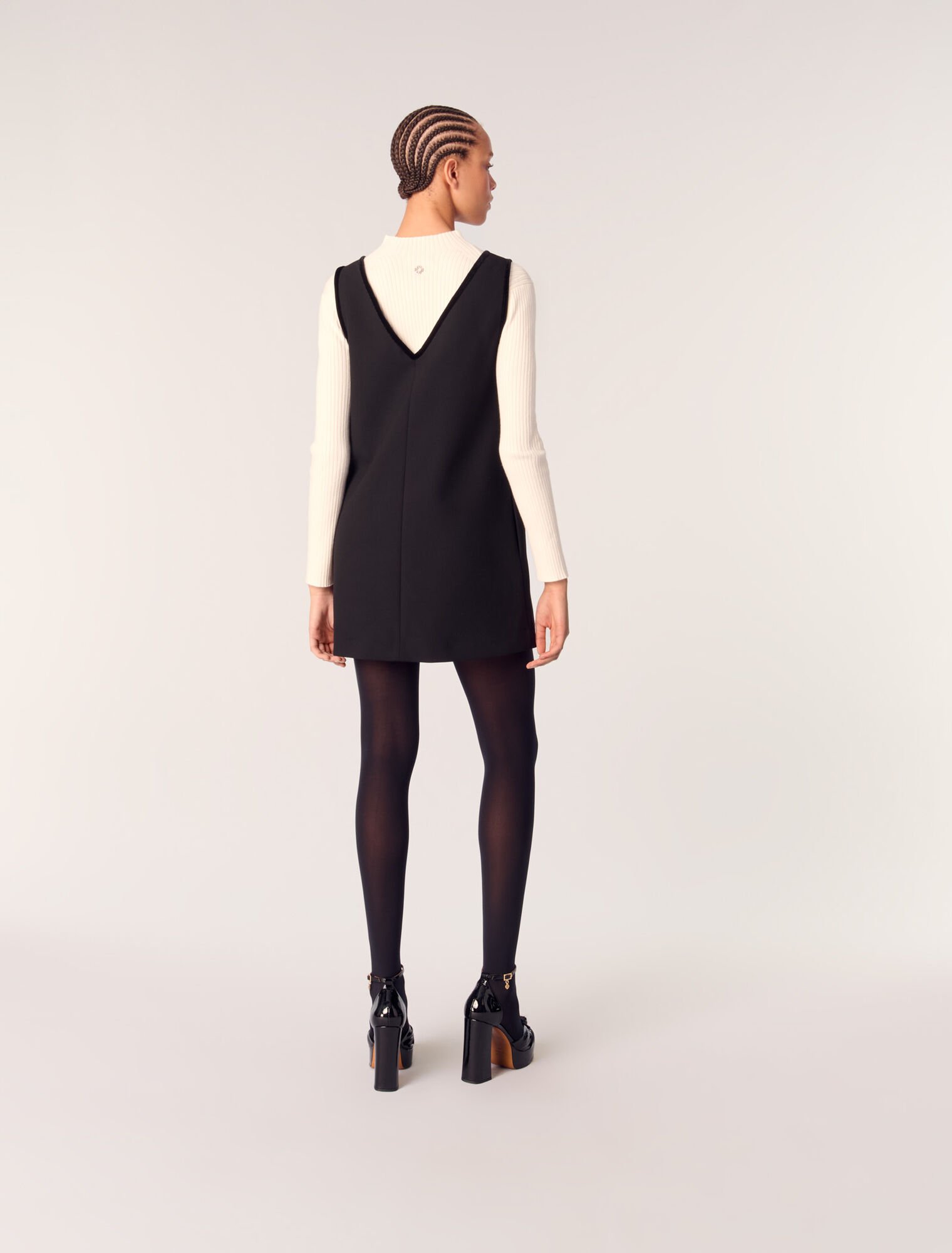 Pinafore dress with velvet collar