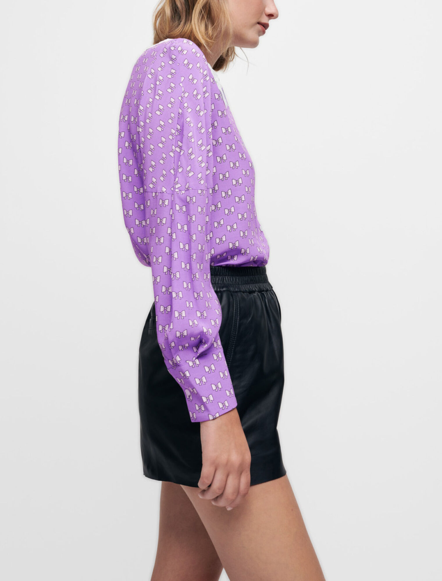 Bow print shirt with guipure collar