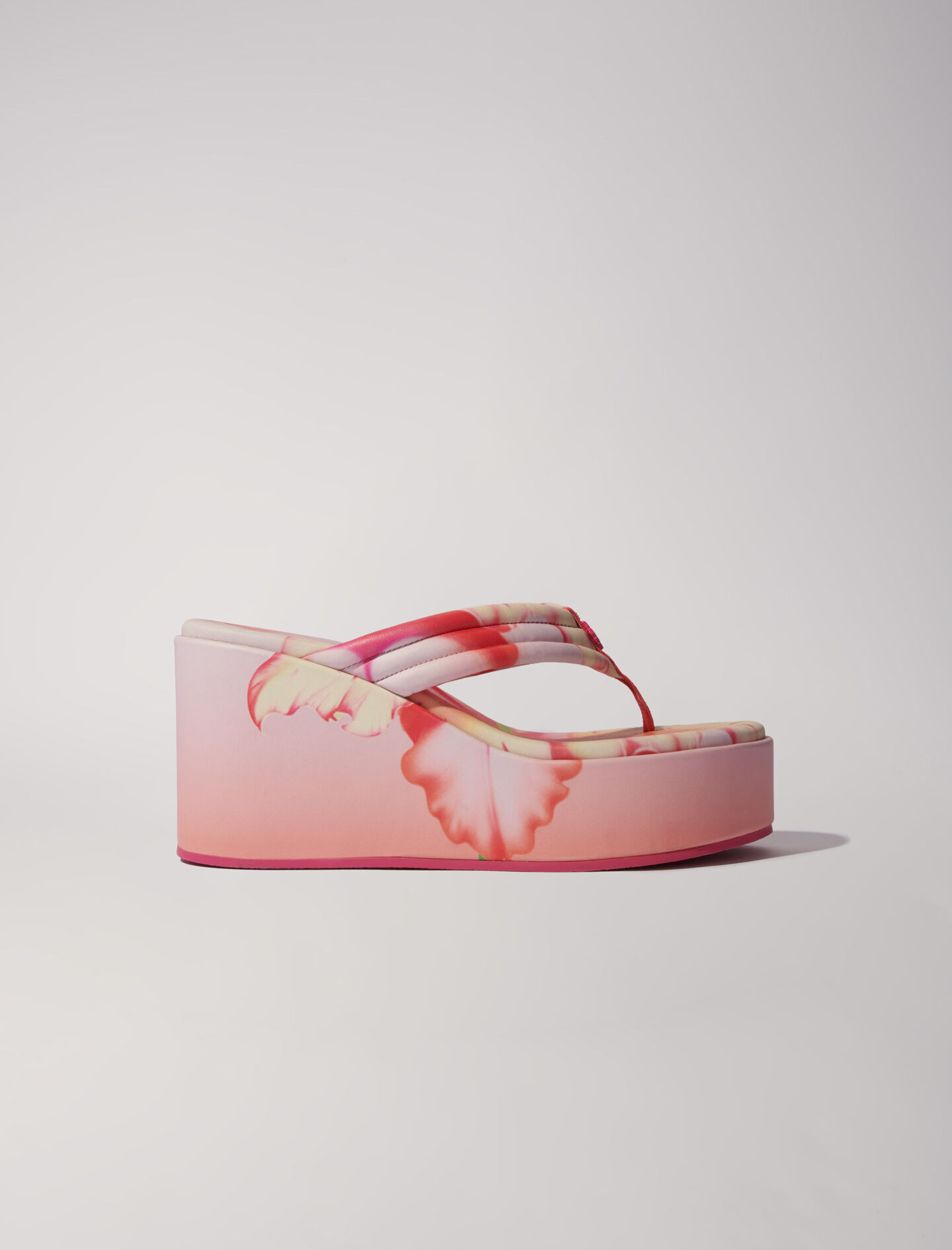 【MAJE】ラフィア調クローバー付プラットフォームミュール Flower print wedge sandals