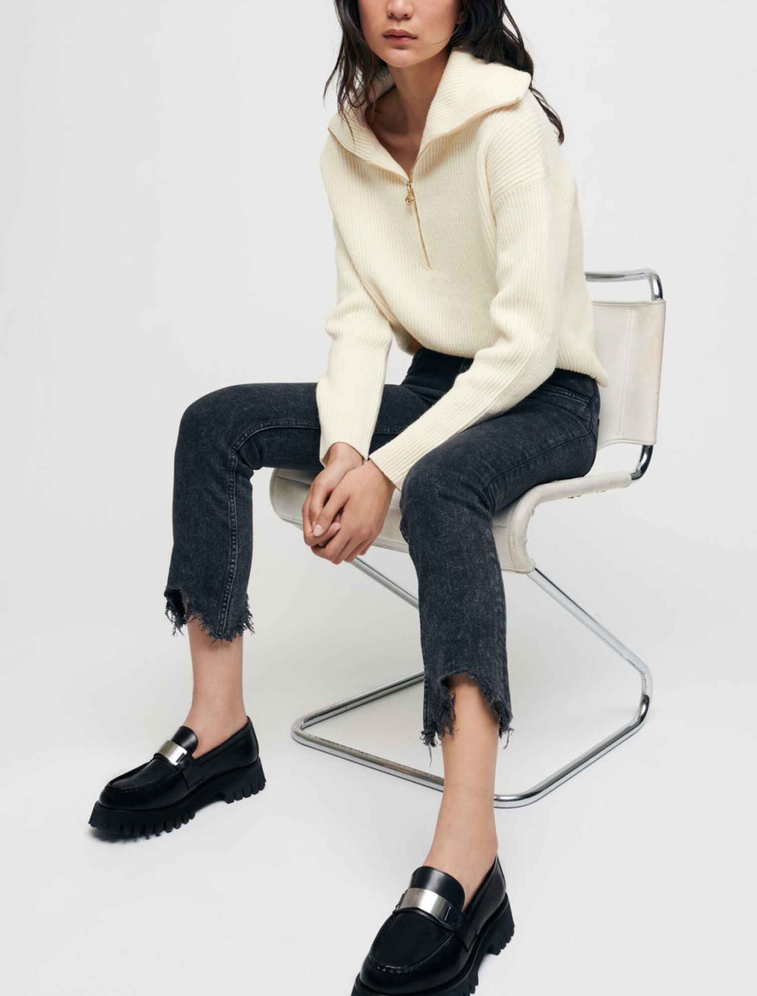 Straight jeans with ripped hems