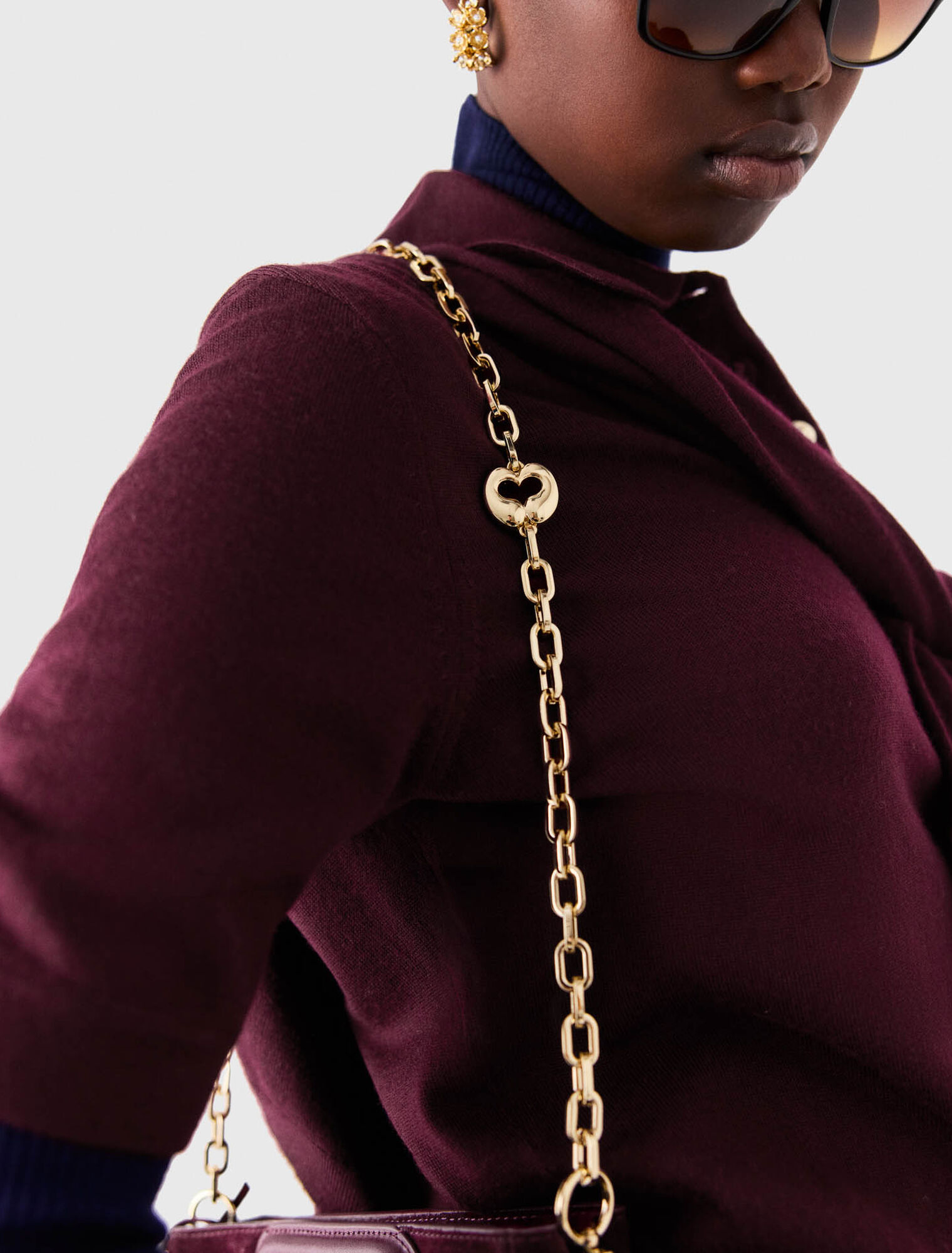 Short metal chain shoulder strap