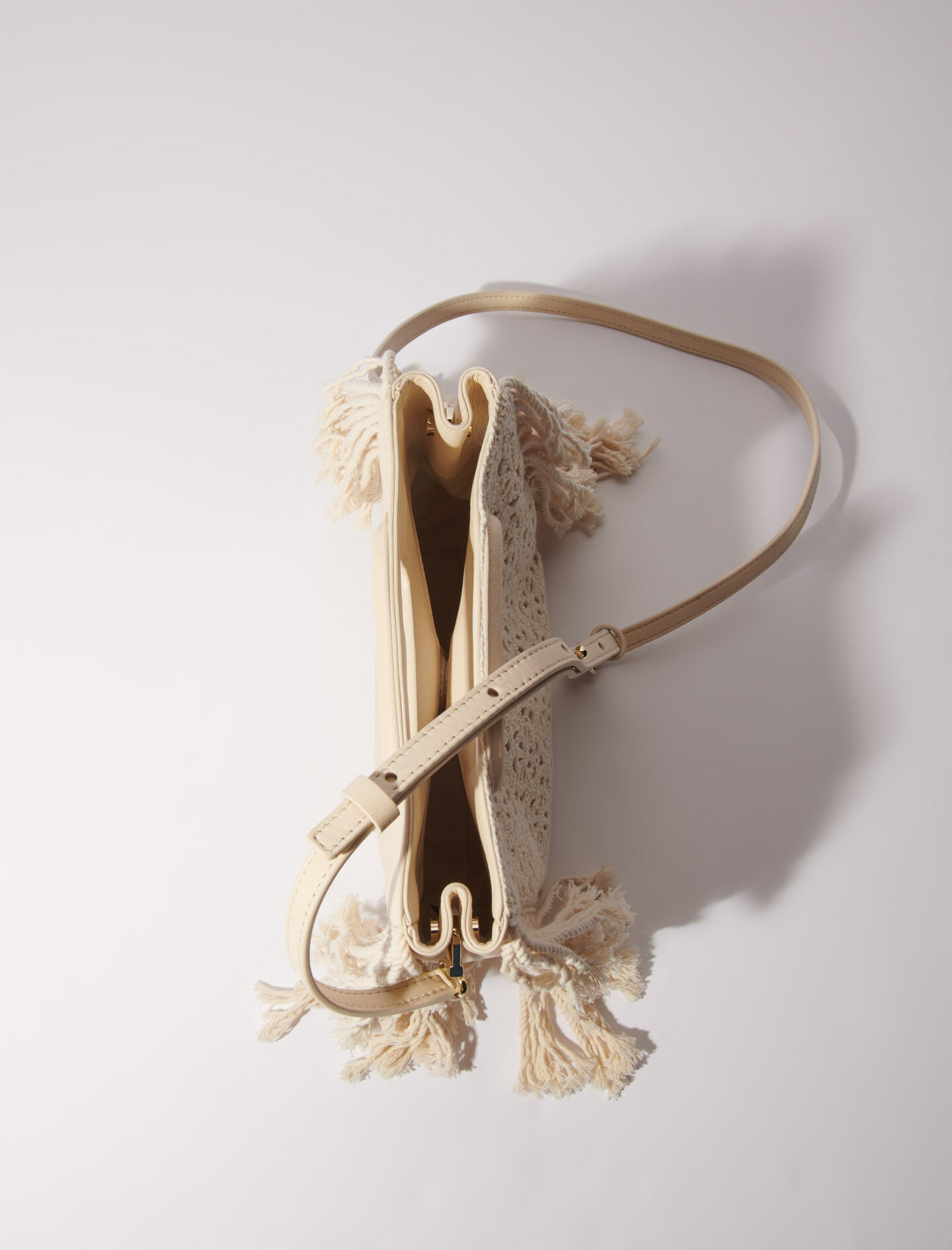 Lace-effect embroidered M bag