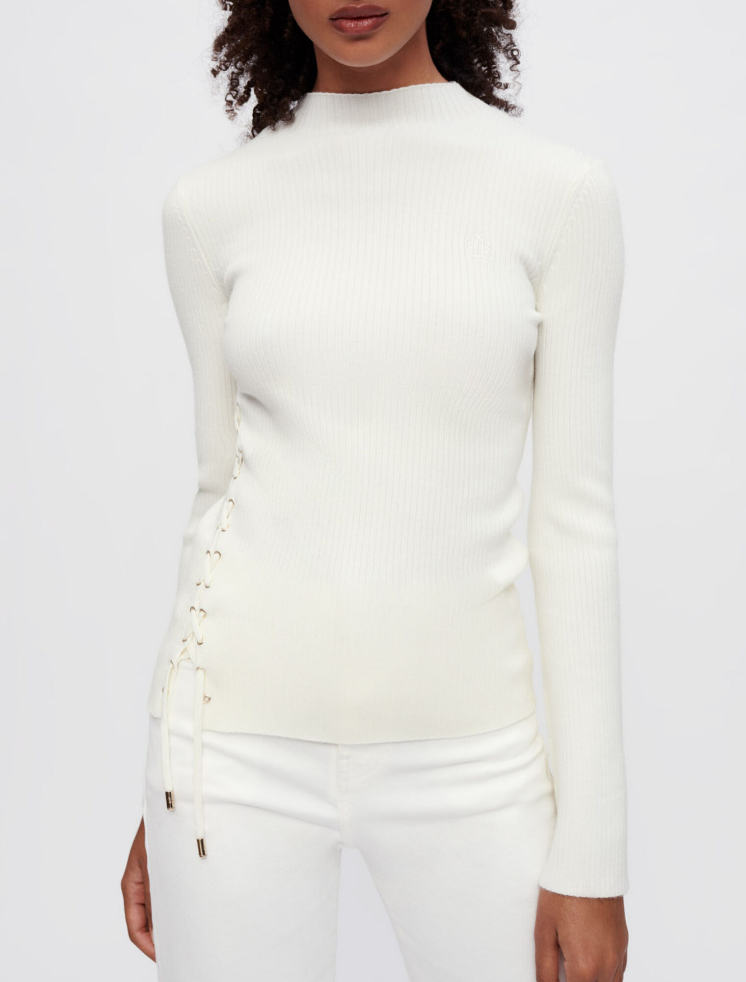 Ribbed jumper with gold metal eyelets