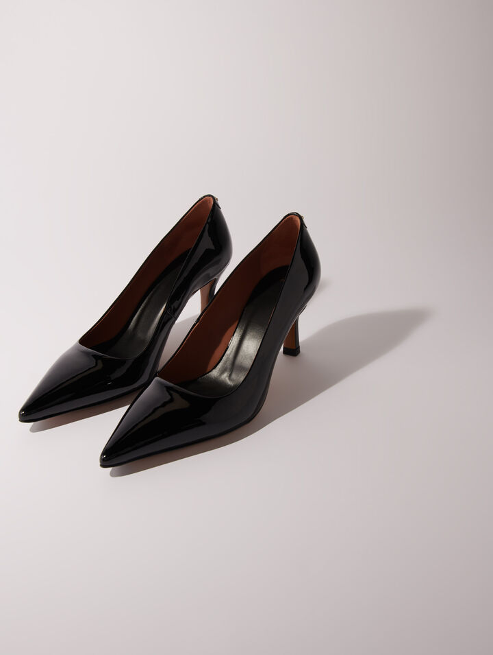 Leather pumps with pointed toes