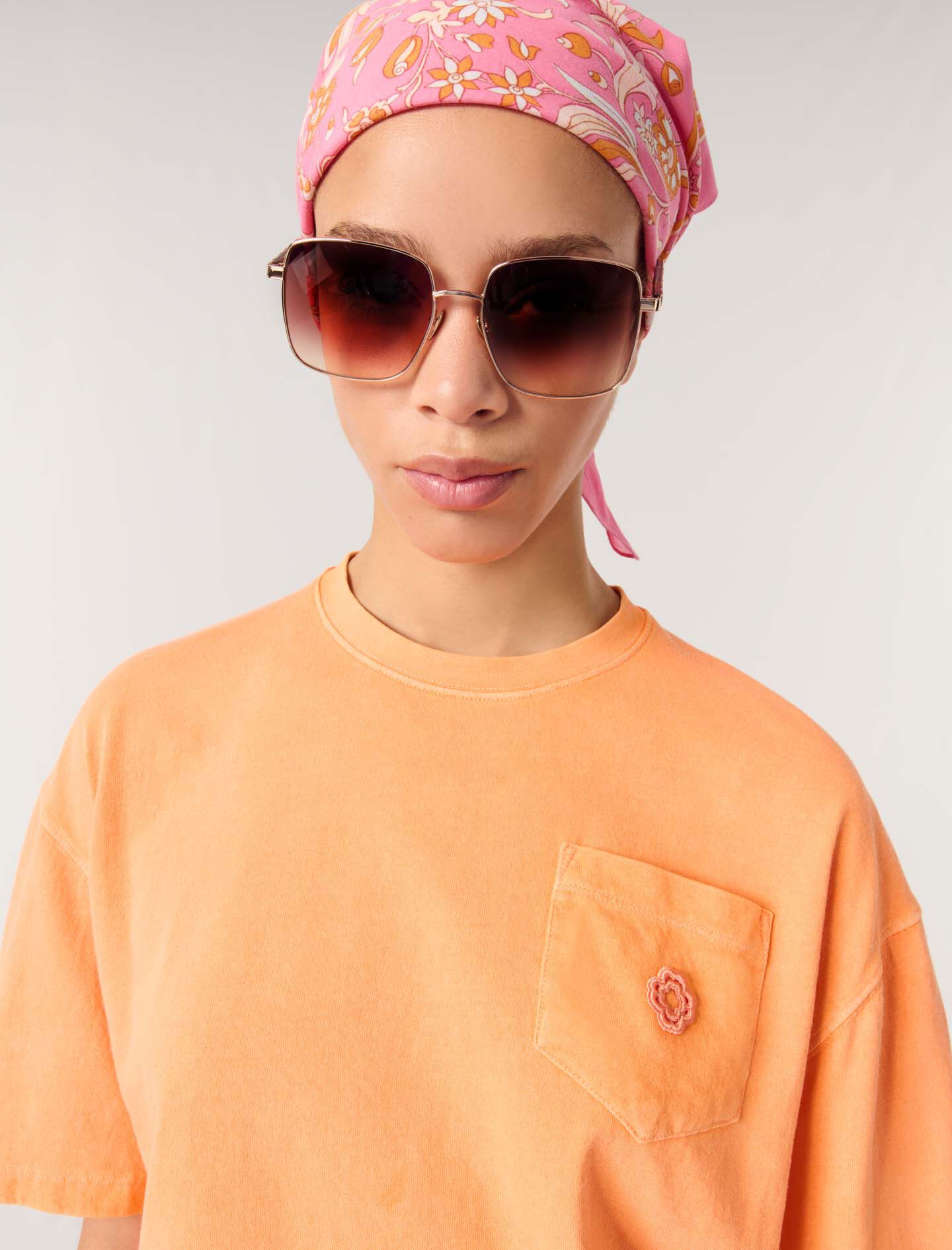 JERSEY Tシャツ WITH JEWEL DETAIL T-shirt with logo jewel detail Yellow / Orange for Women | Maje