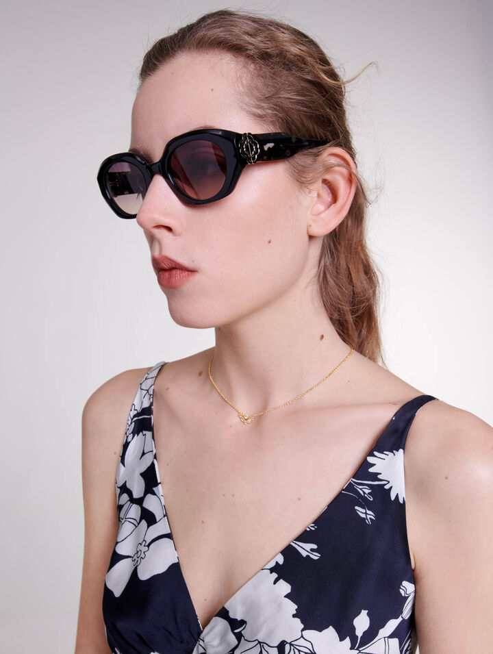 Round acetate glasses