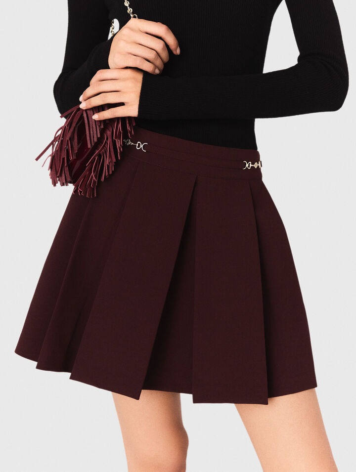 Short pleated skirt