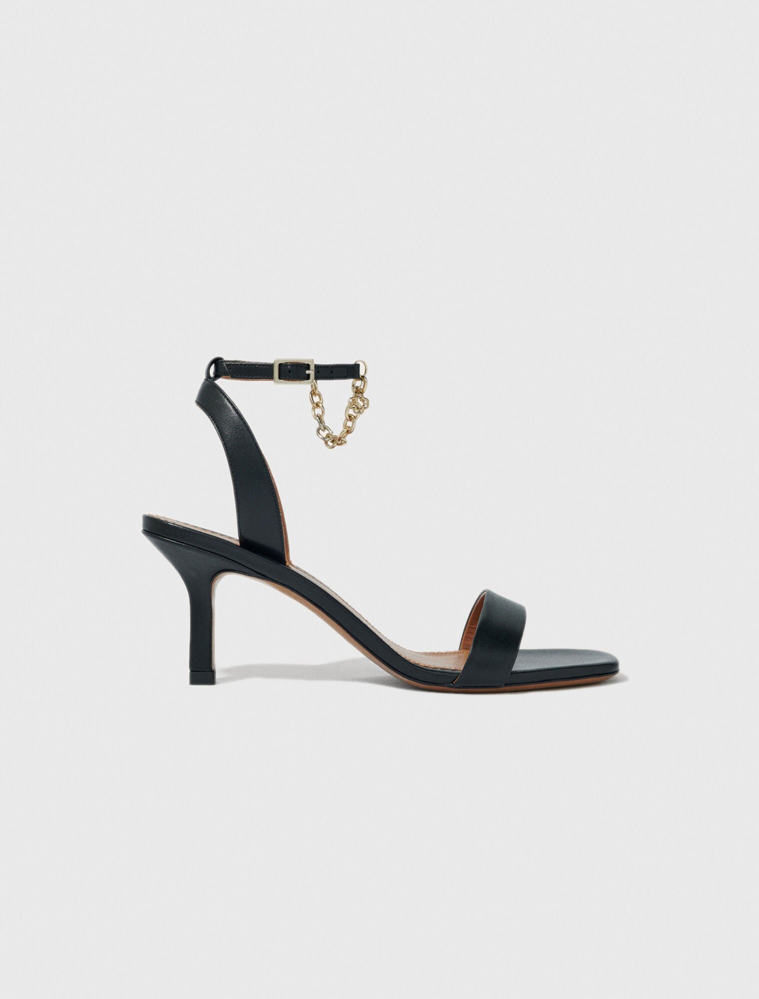 Leather sandals with heels