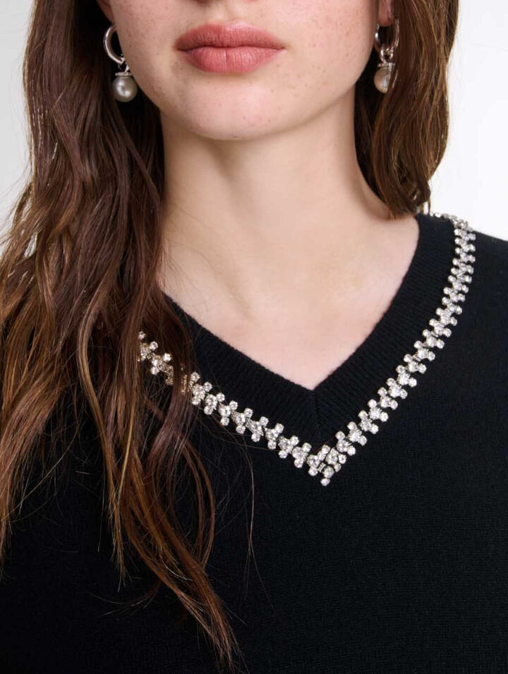 Knit jumper with rhinestone neck