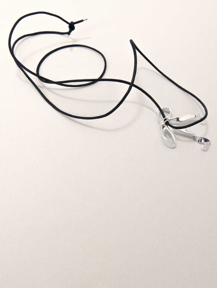 Silver bow necklace