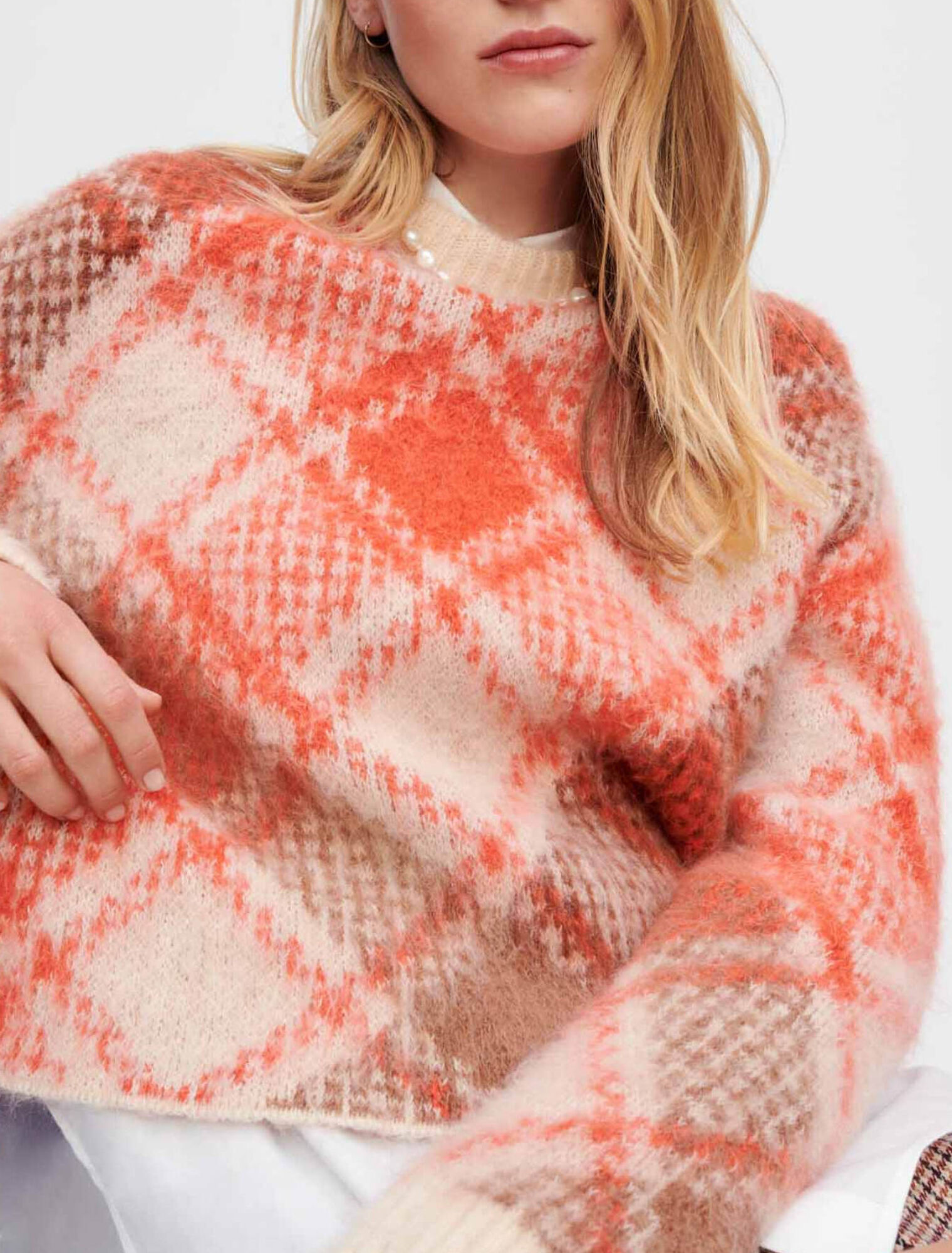 Fluffy diamond jacquard pullover