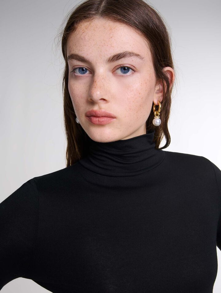 Long-sleeved top