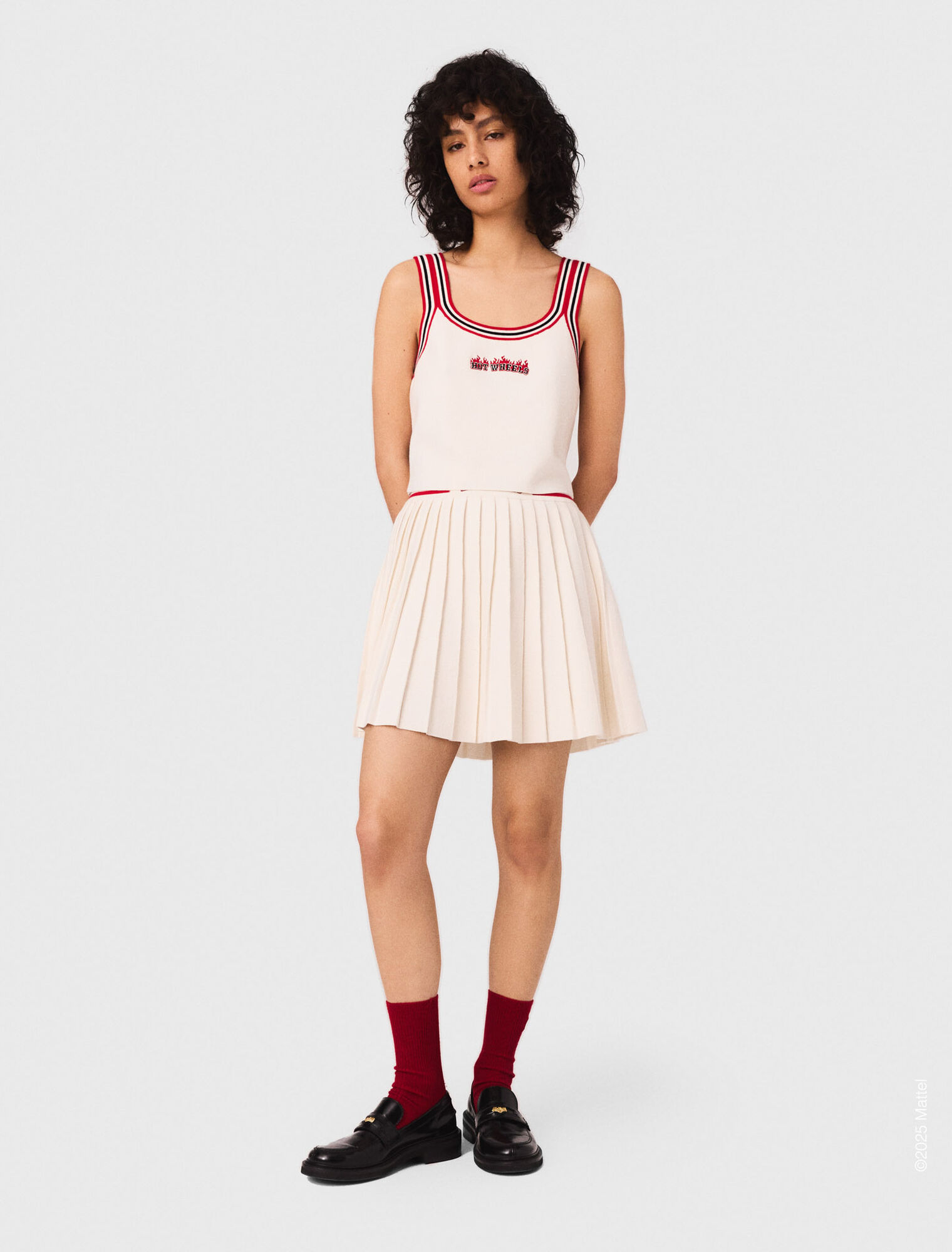 Short pleated knitted skirt