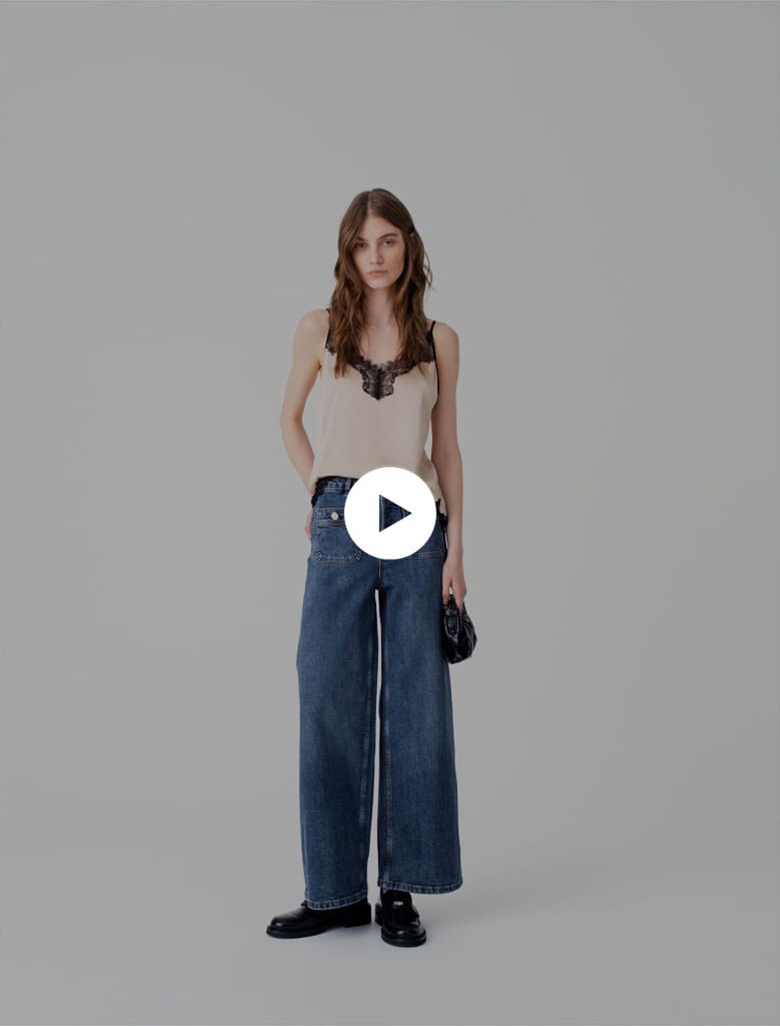 Wide-leg jeans with patch pockets