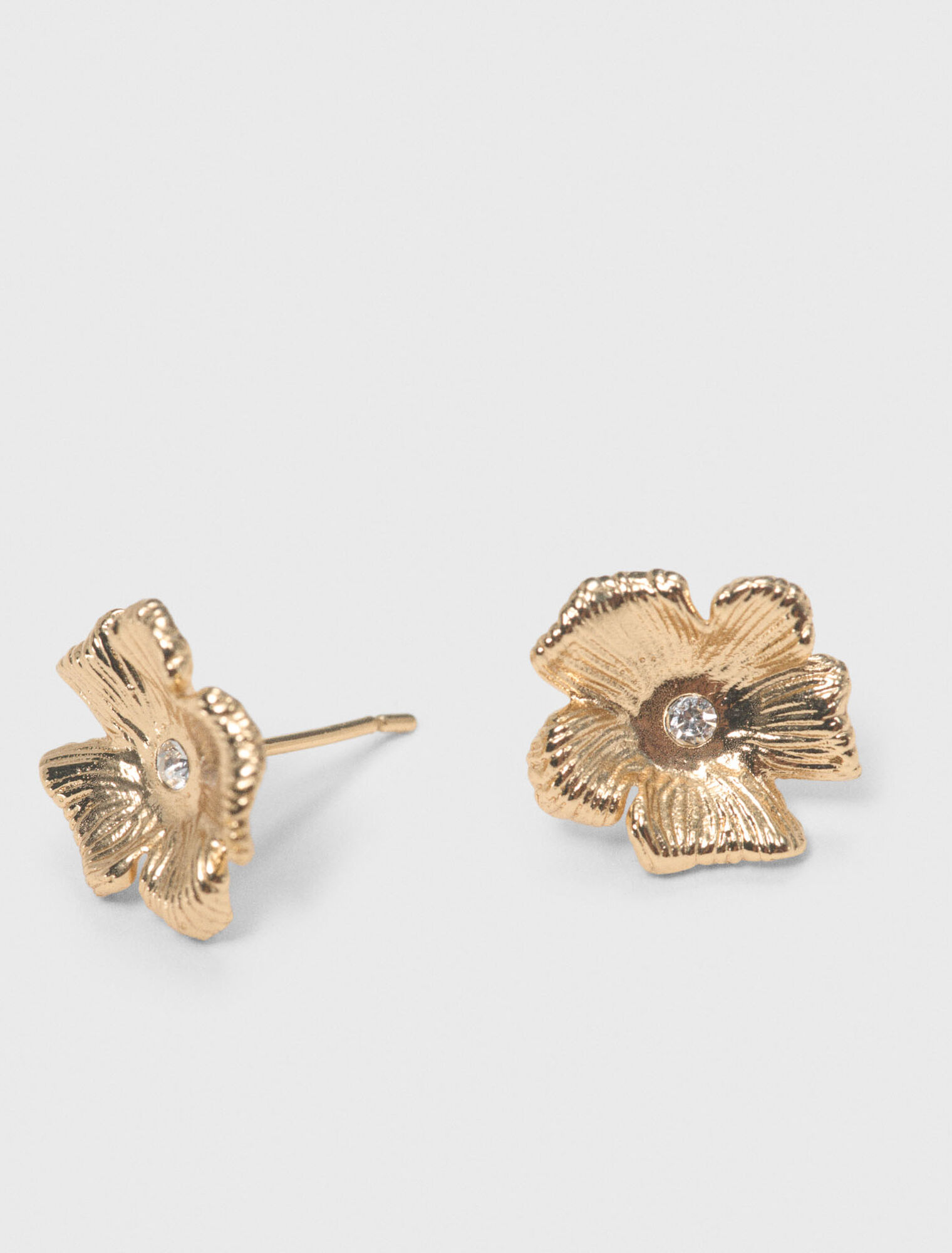 Flower stud earrings