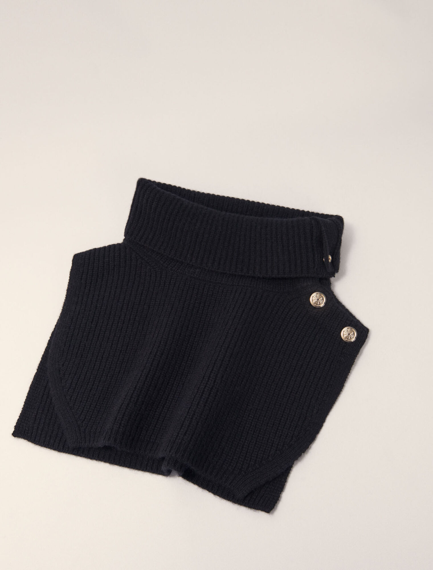 Button-up wool mix collar wrap