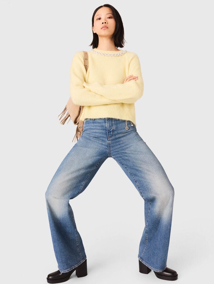 Jeans with chain-link belt