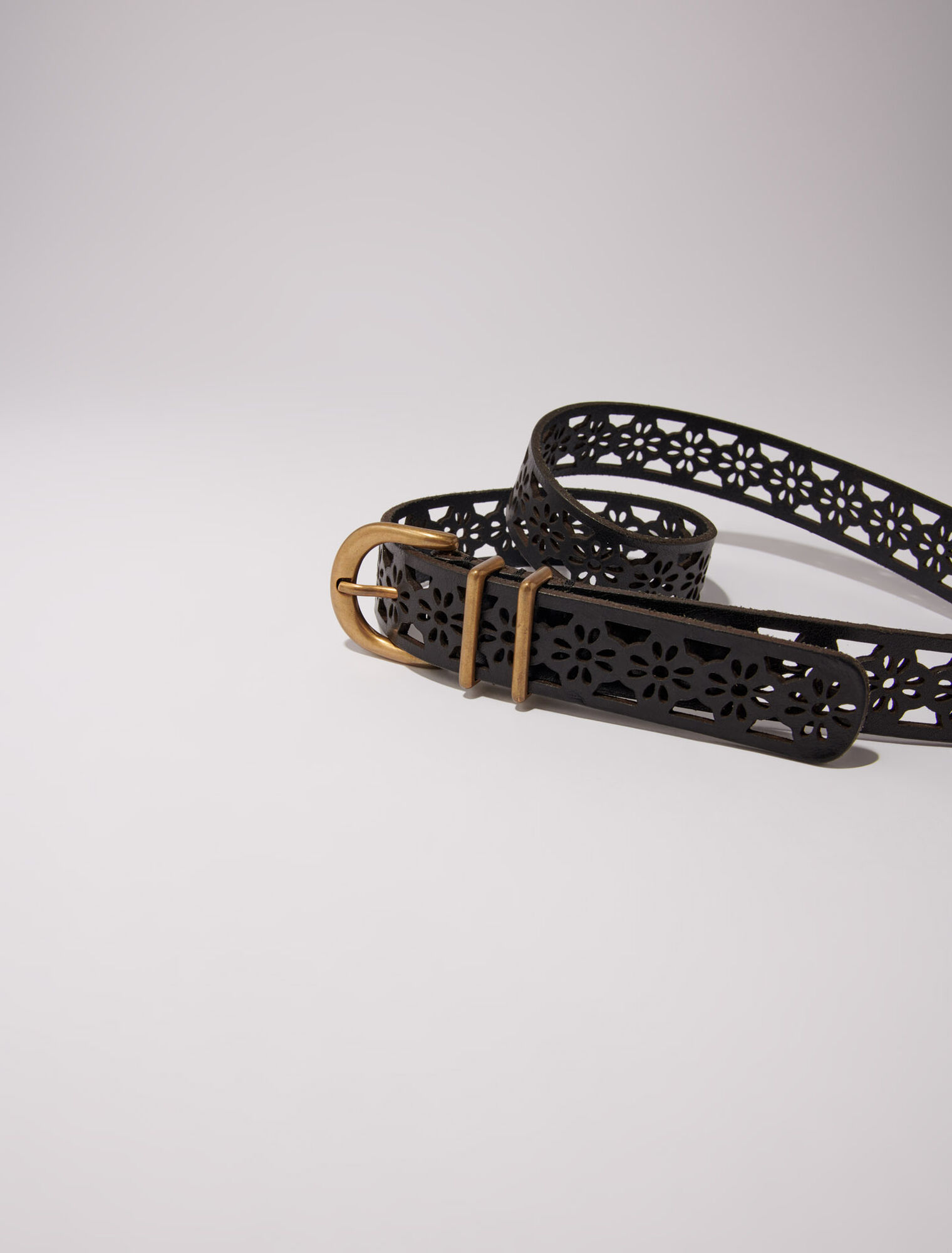 Leather belt with flower detail