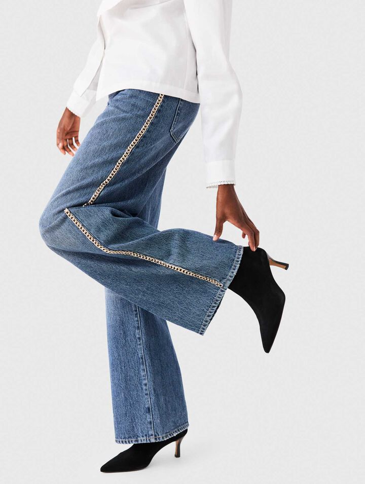 Pointed-toe suede ankle boots