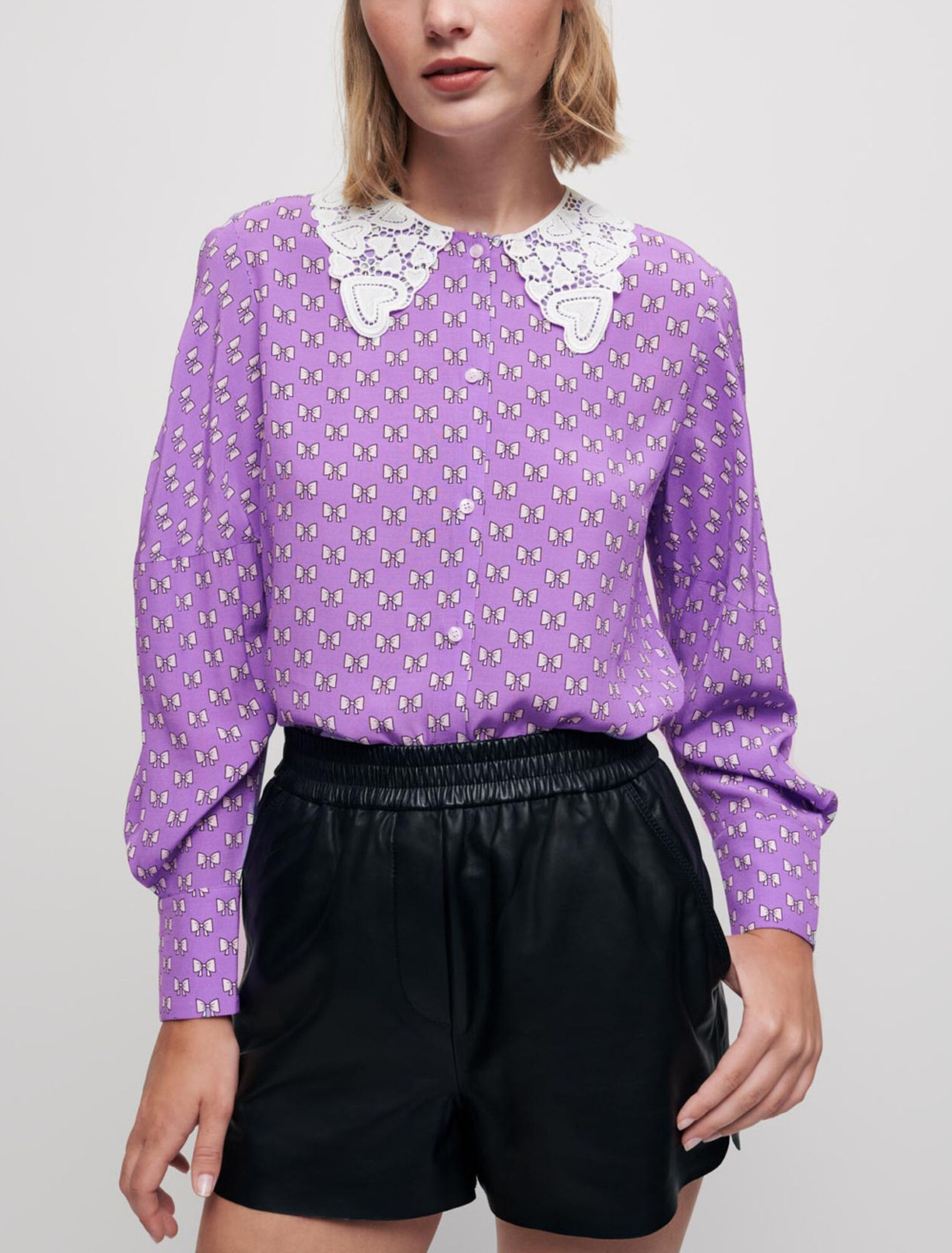 Bow print shirt with guipure collar