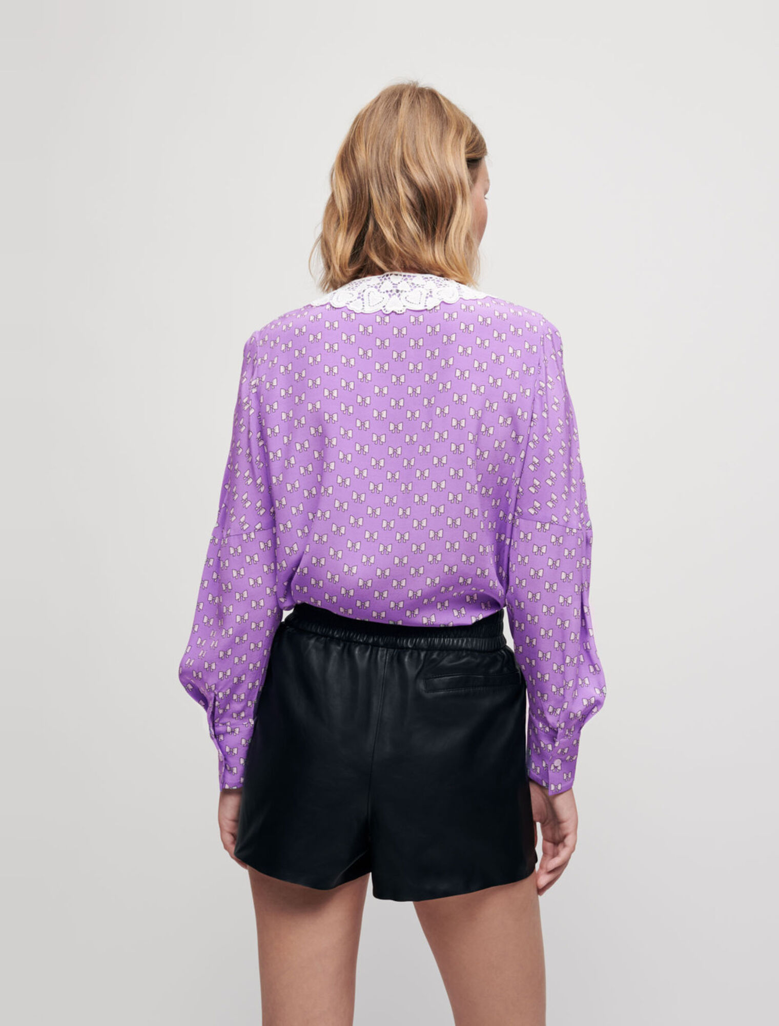 Bow print shirt with guipure collar