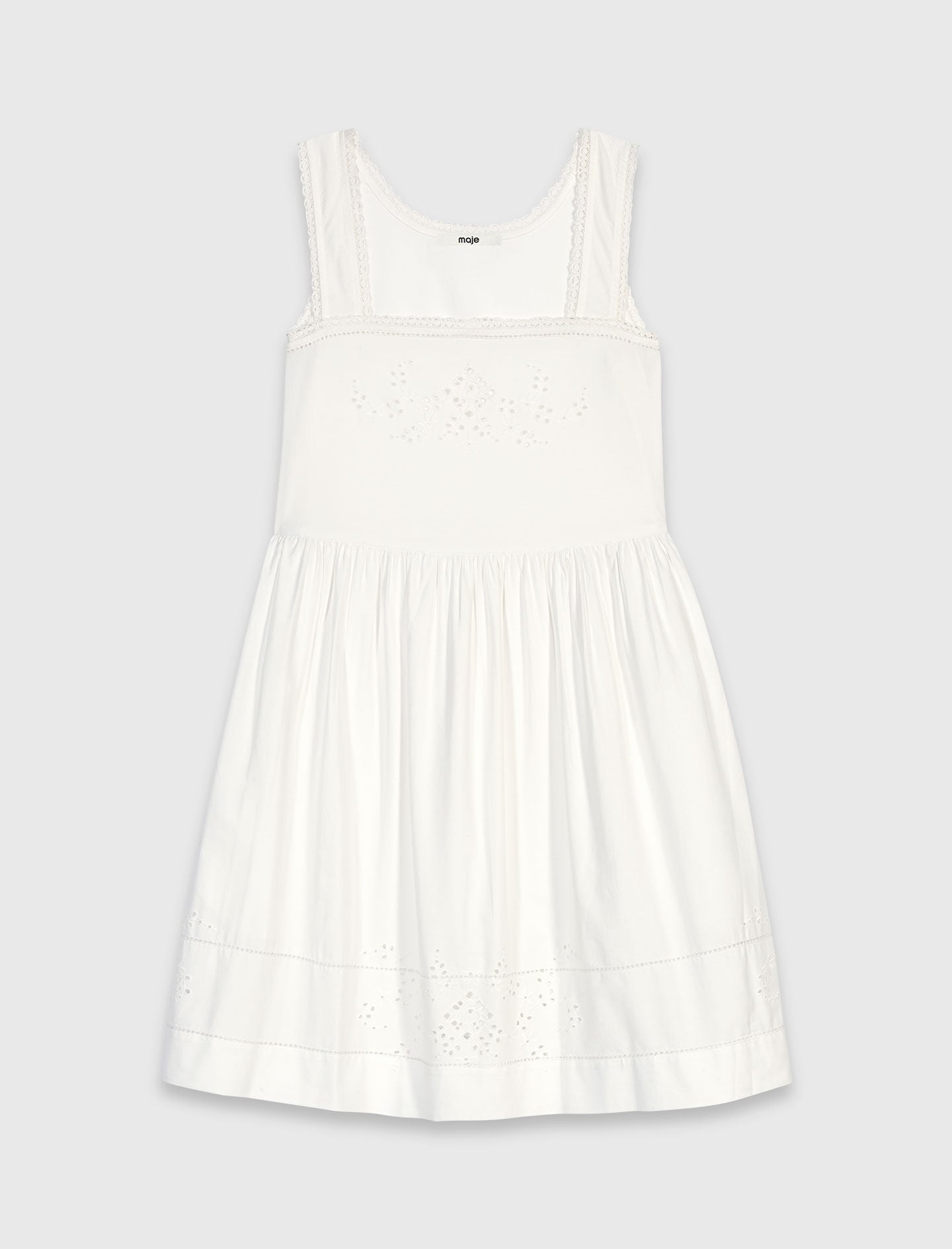Short dress with lace trim 6