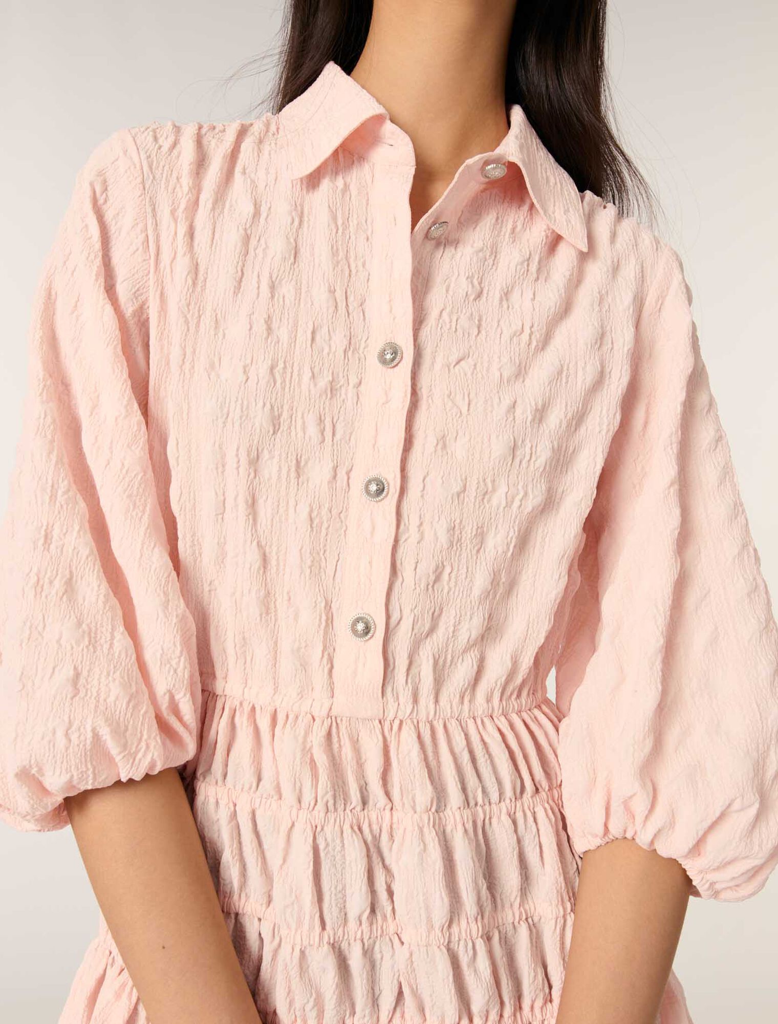 Short satin-effect pleated dress 