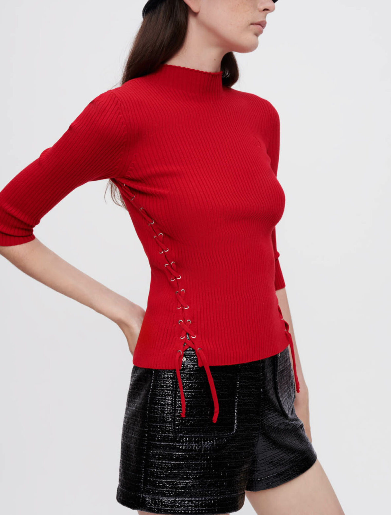 Close-fitting sweater with eyelets